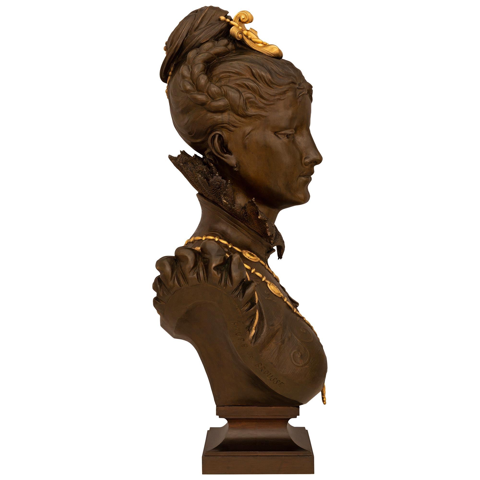 Patinato Busto in bronzo patinato e ormolu di Raffaella, Francia, fine XIX secolo in vendita