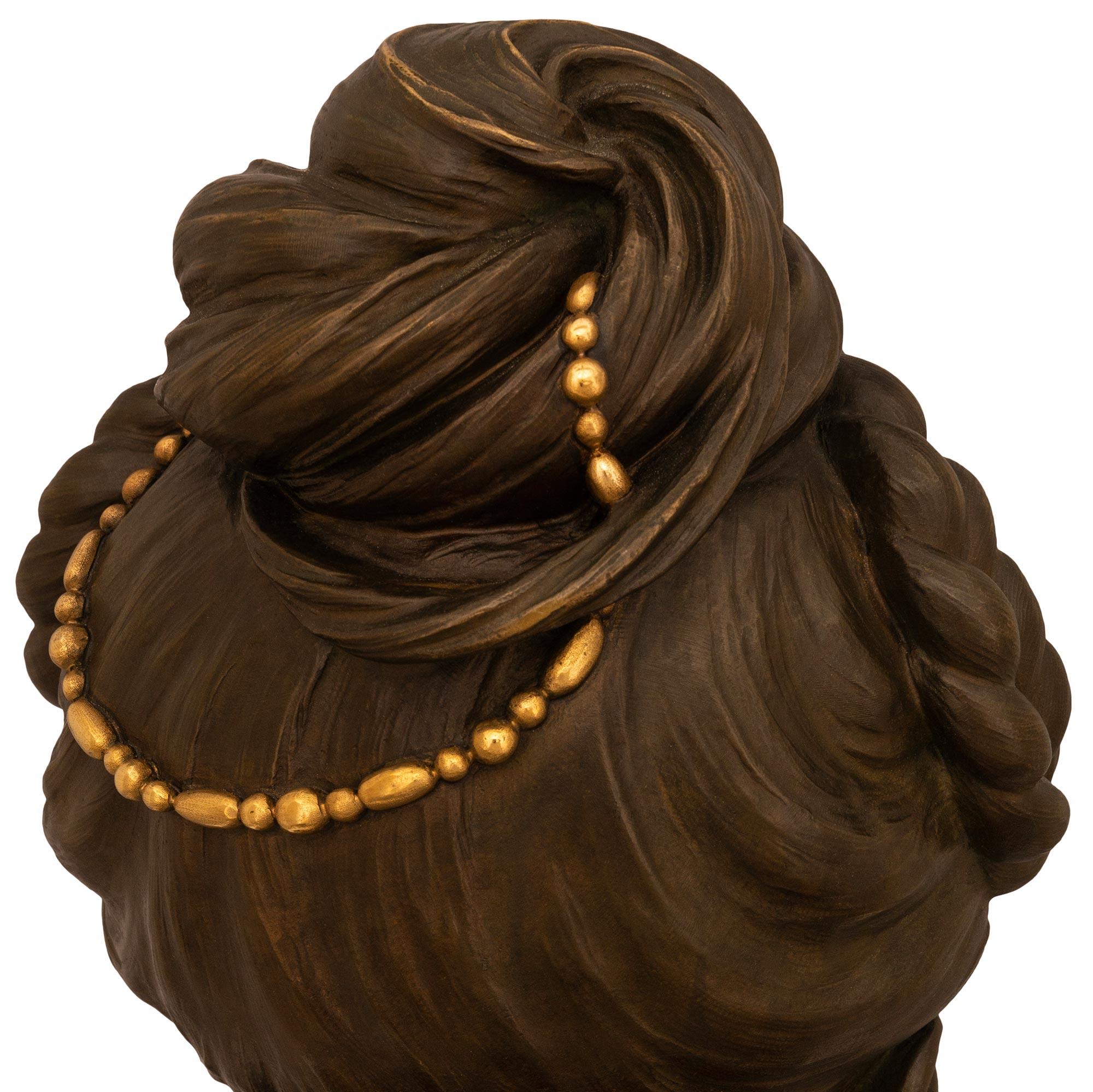 Bronzo Busto in bronzo patinato e ormolu di Raffaella, Francia, fine XIX secolo in vendita