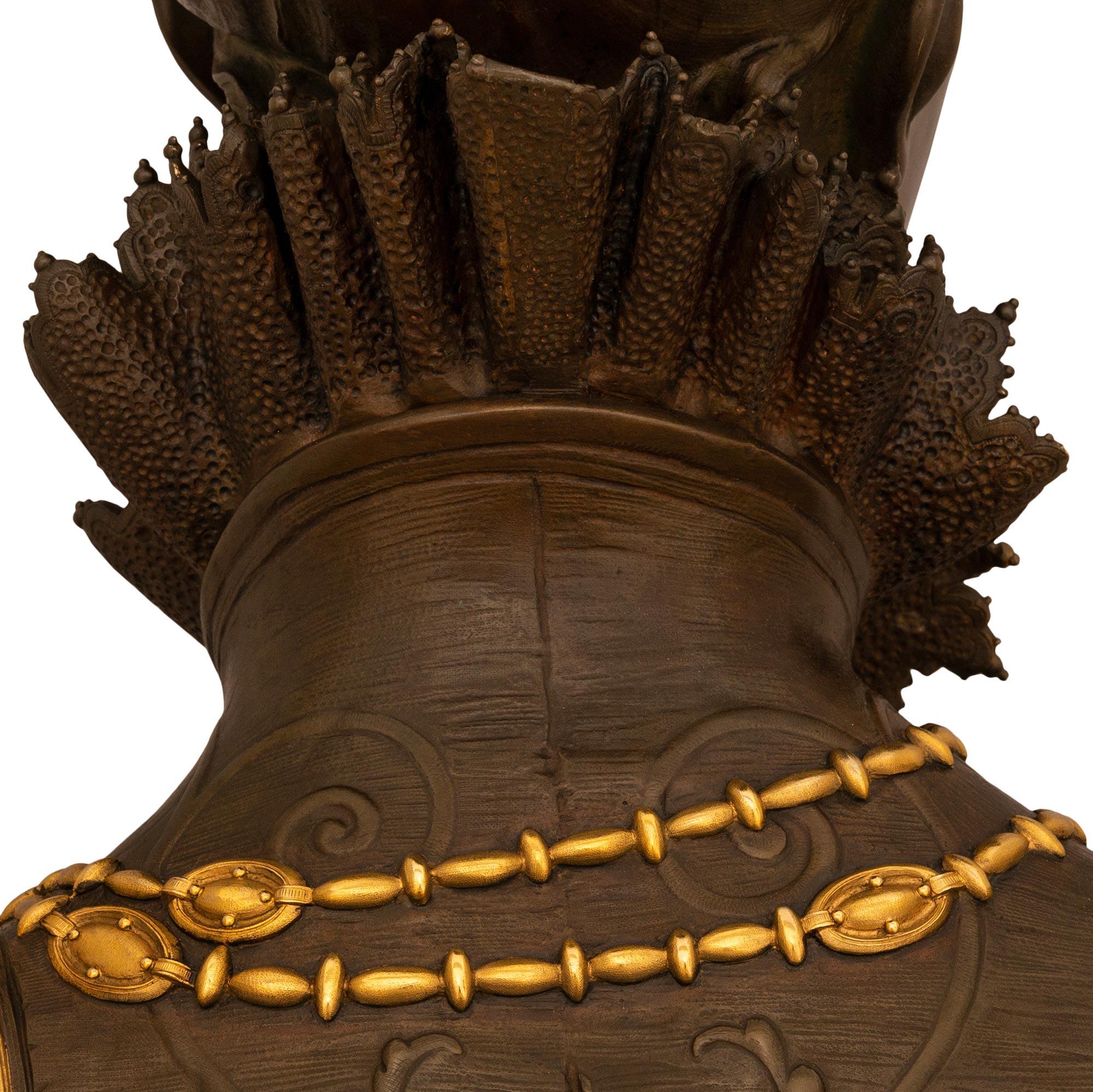 Busto in bronzo patinato e ormolu di Raffaella, Francia, fine XIX secolo in vendita 3