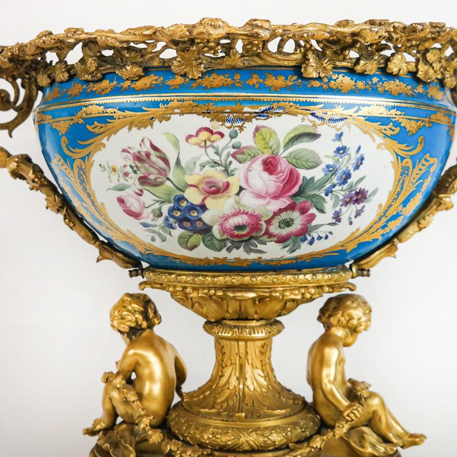 French Late 19th Century Porcelain & Gilt Bronze Centerpiece For Sale 1