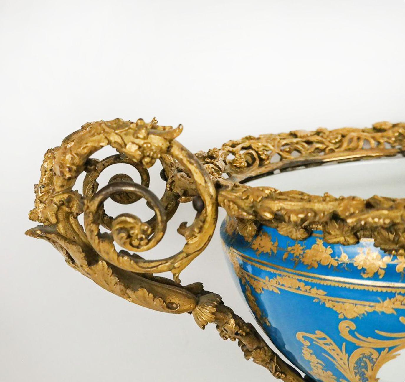 French Late 19th Century Porcelain & Gilt Bronze Centerpiece For Sale 2