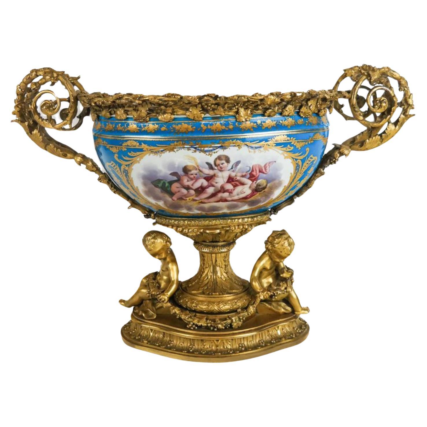 Centre de table en porcelaine et bronze doré de la fin du 19e siècle