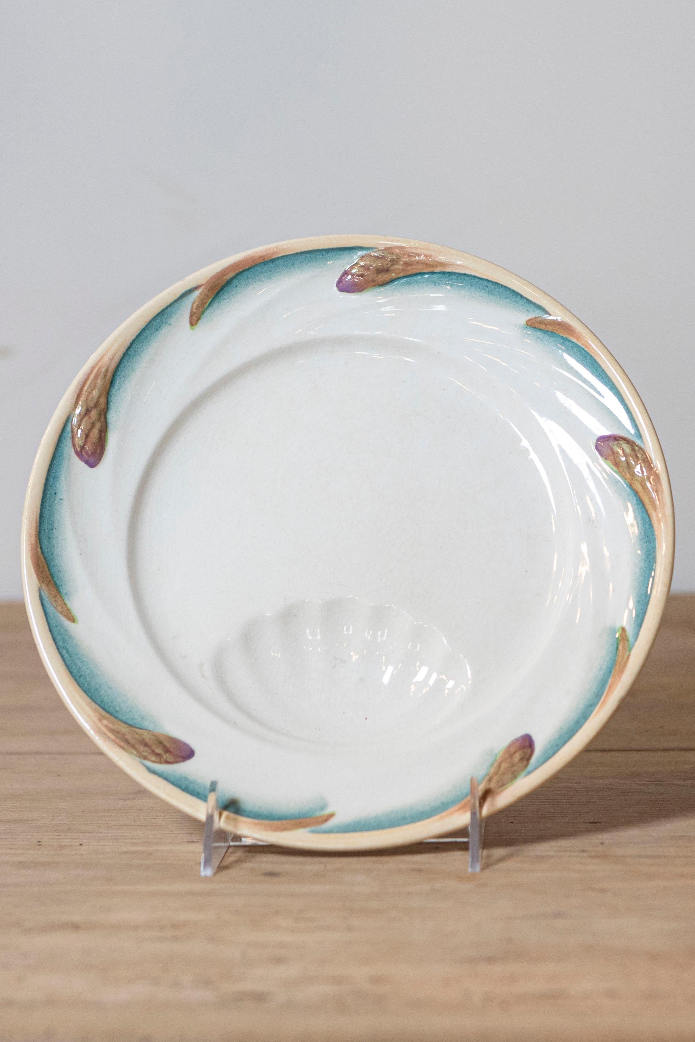 Assiettes à asperges Sarreguemines de la fin du 19ème siècle avec trou en forme de coquillage Bon état - En vente à Atlanta, GA