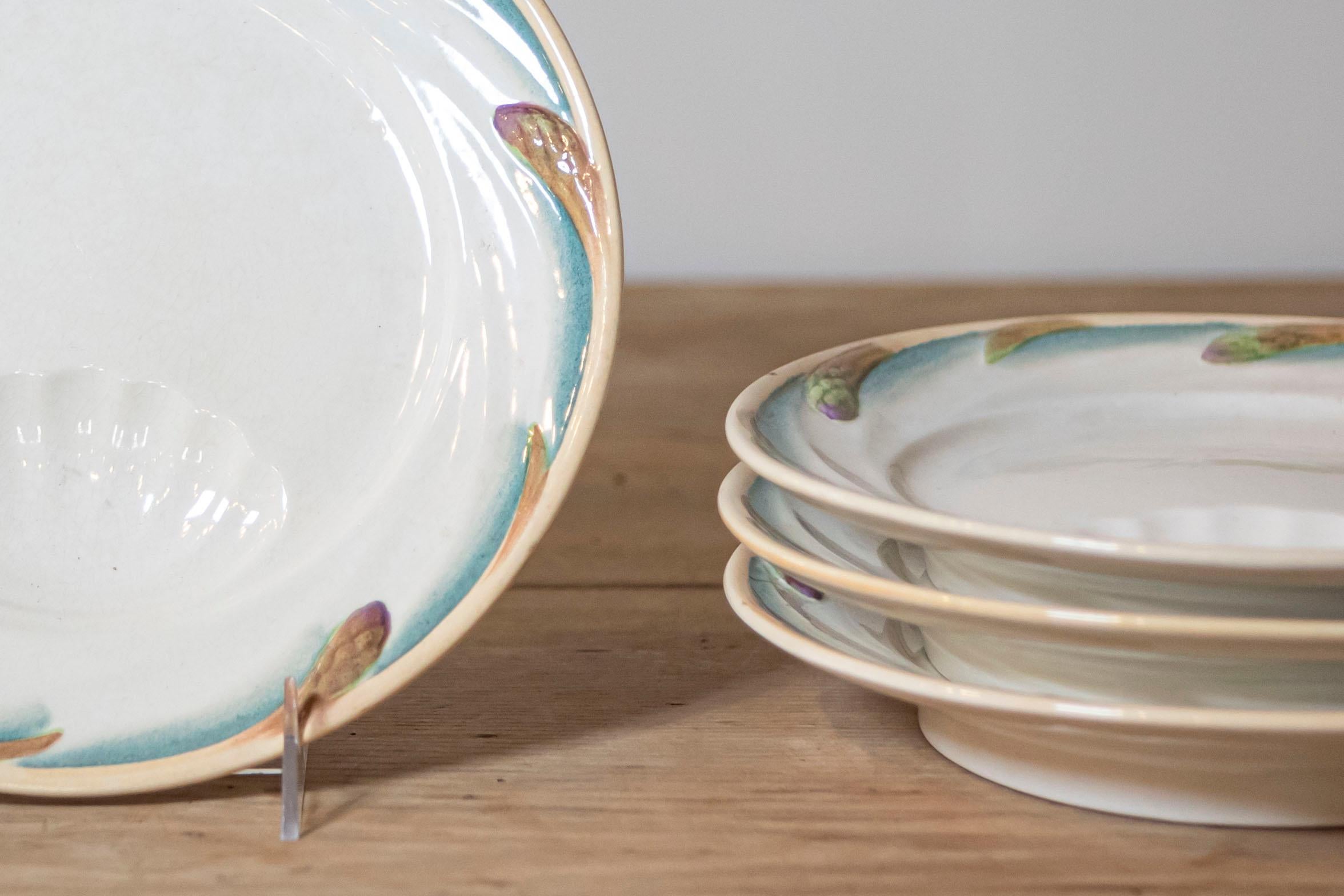 XIXe siècle Assiettes à asperges Sarreguemines de la fin du 19ème siècle avec trou en forme de coquillage en vente