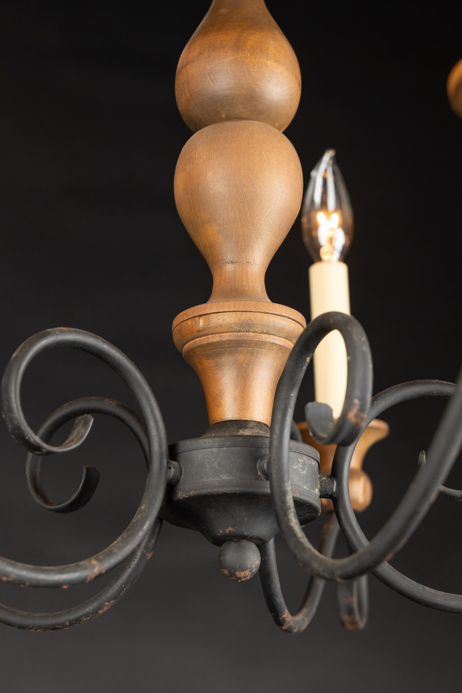 French Late 19th Century Small Louis XVI Wood & Iron Chandelier For Sale 2