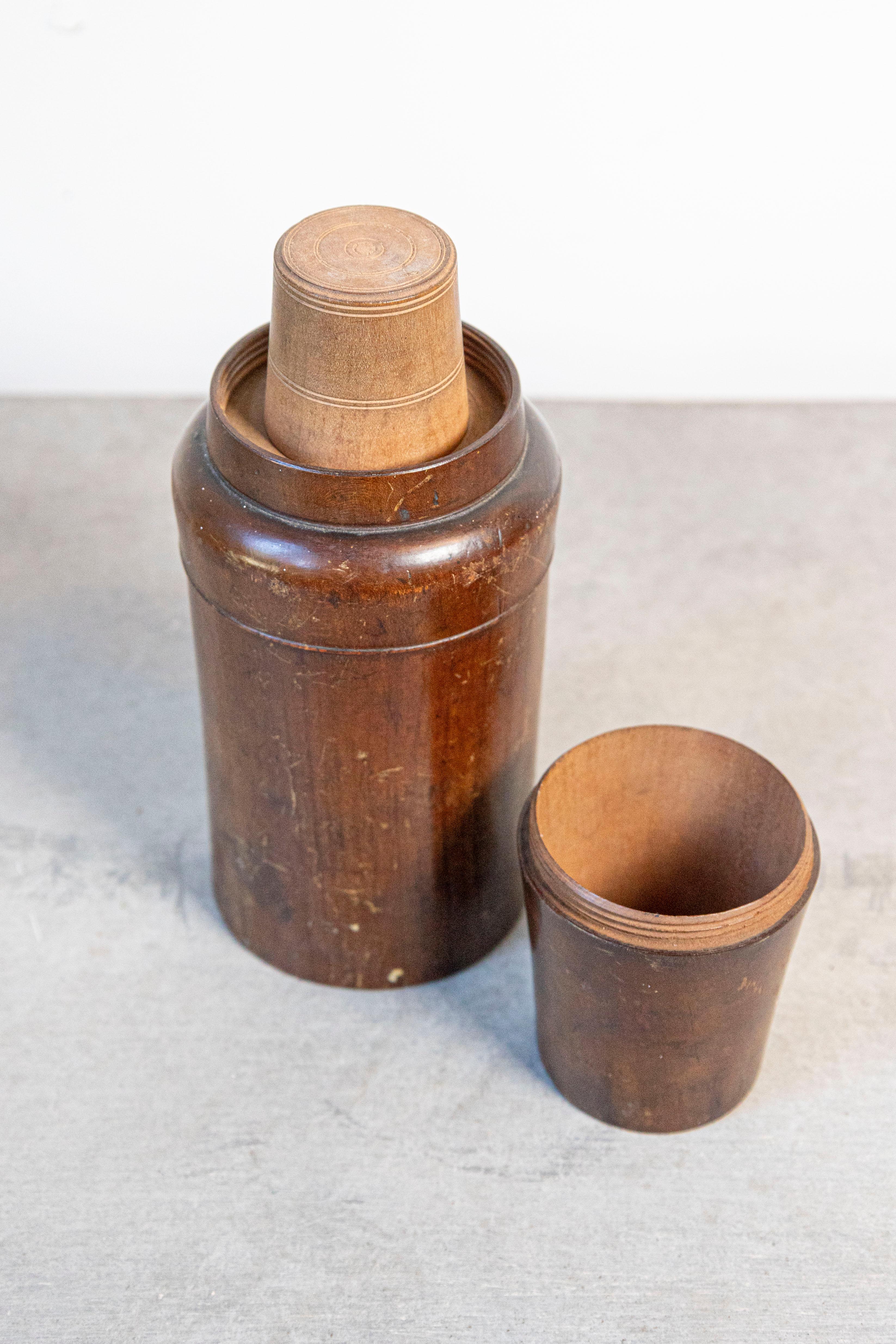 Rustico Bottiglia francese della fine del XIX secolo in terracotta con coperchio conico che funge da tazza in vendita