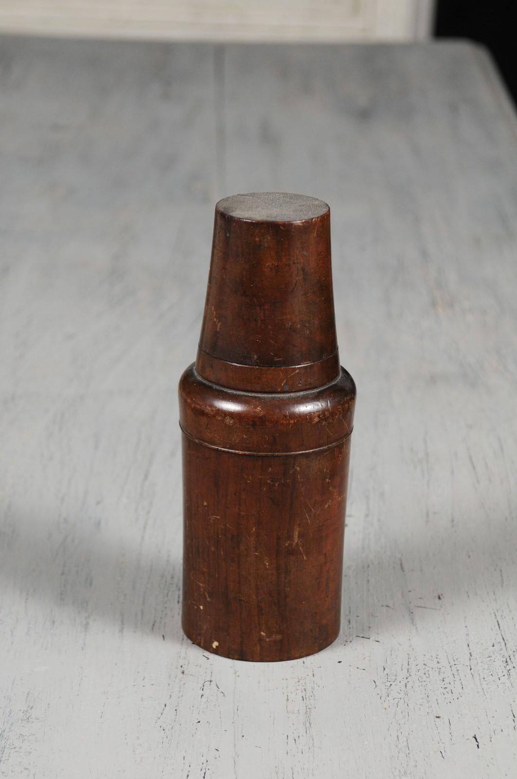 French Late 19th Century Treenware Bottle With Conic Lid Serving as a Cup In Good Condition For Sale In Atlanta, GA
