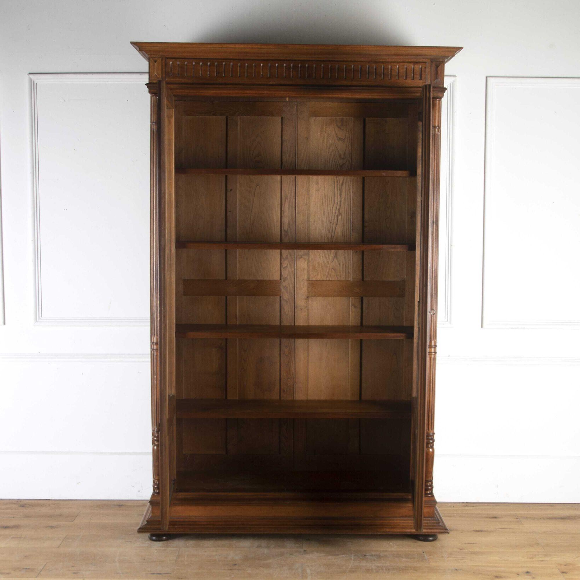 French Late 19th Century Walnut Bookcase In Good Condition For Sale In Gloucestershire, GB