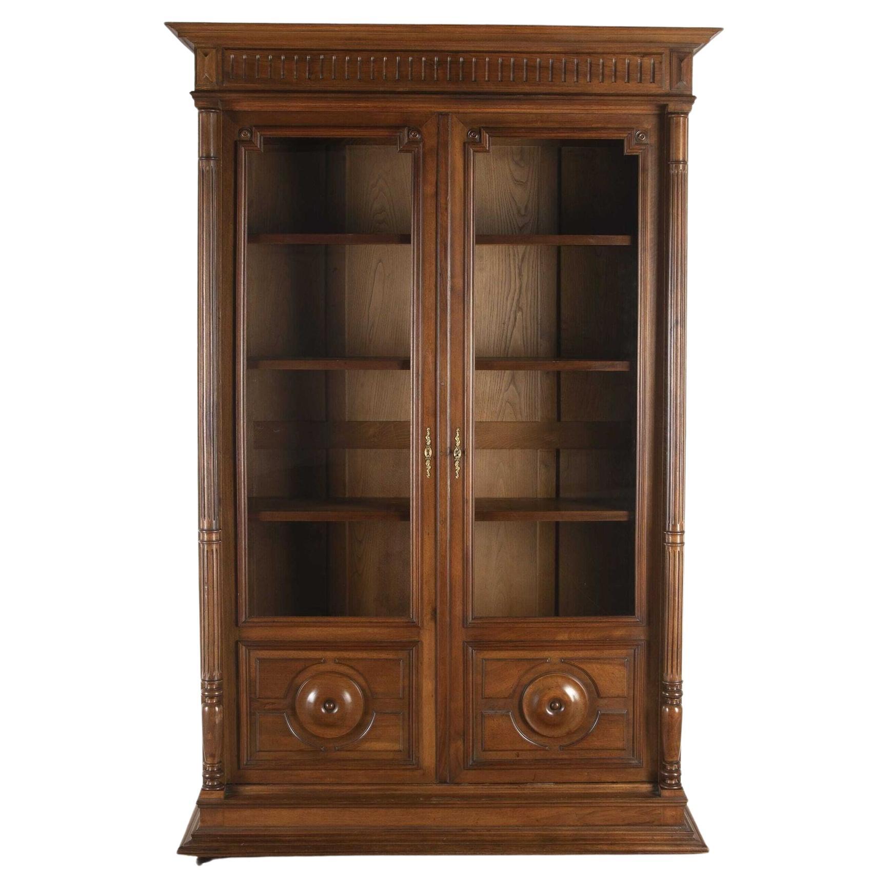French Late 19th Century Walnut Bookcase For Sale