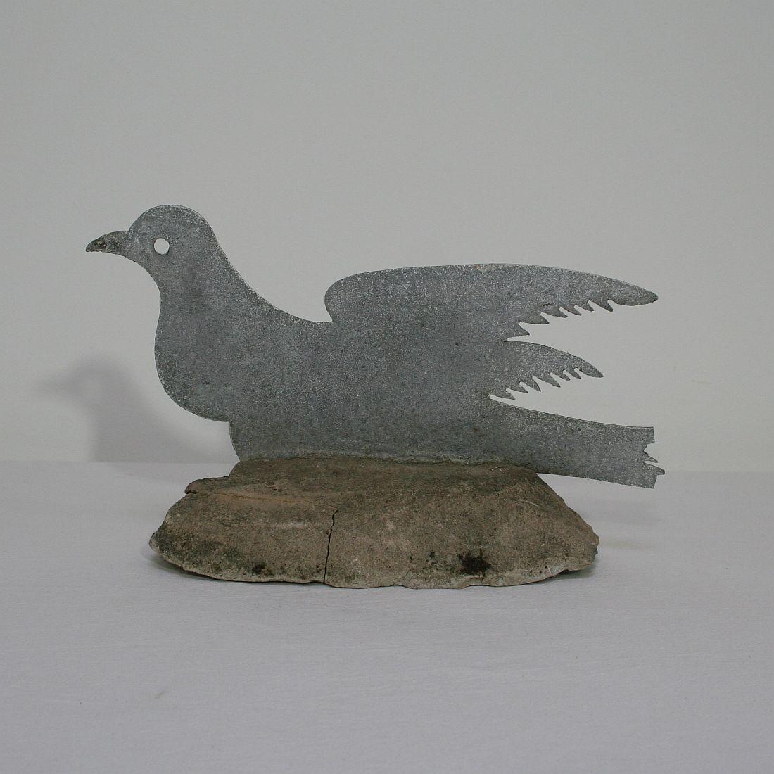 Very nice zinc dove on a cement base.
France circa 1880-1900
Weathered, small losses.