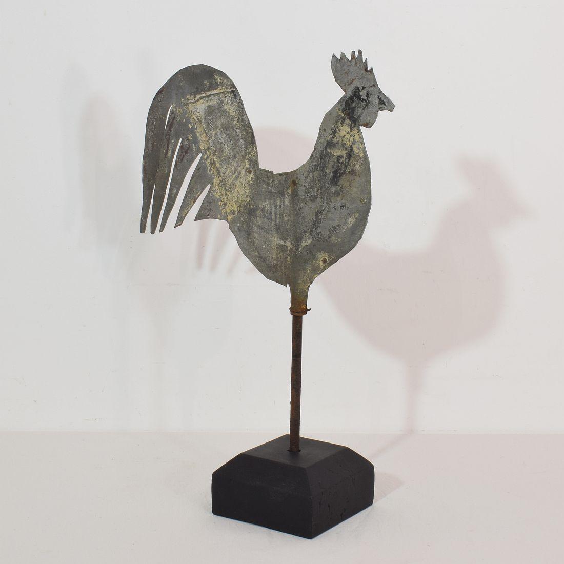Beautiful and very rare zinc weathervane representing a rooster/cockerel. Traces of original color visible.
France, circa 1880-1900
Weathered.
Measurement here below includes the wooden base.