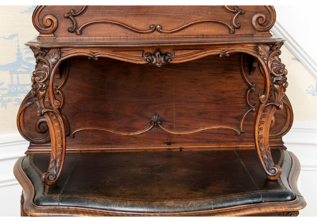 Server francese a più livelli intagliato della fine del XIX-inizio del XX secolo In condizioni discrete in vendita a Bridgeport, CT