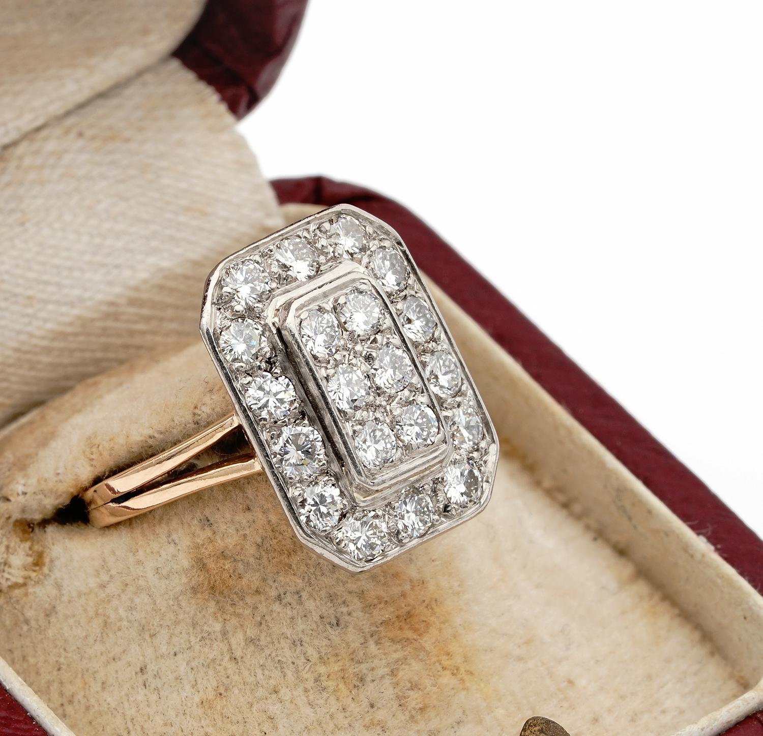 French Late Art Deco 1.20 Diamond 18 KT Platinum Geometric Ring In Good Condition For Sale In Napoli, IT
