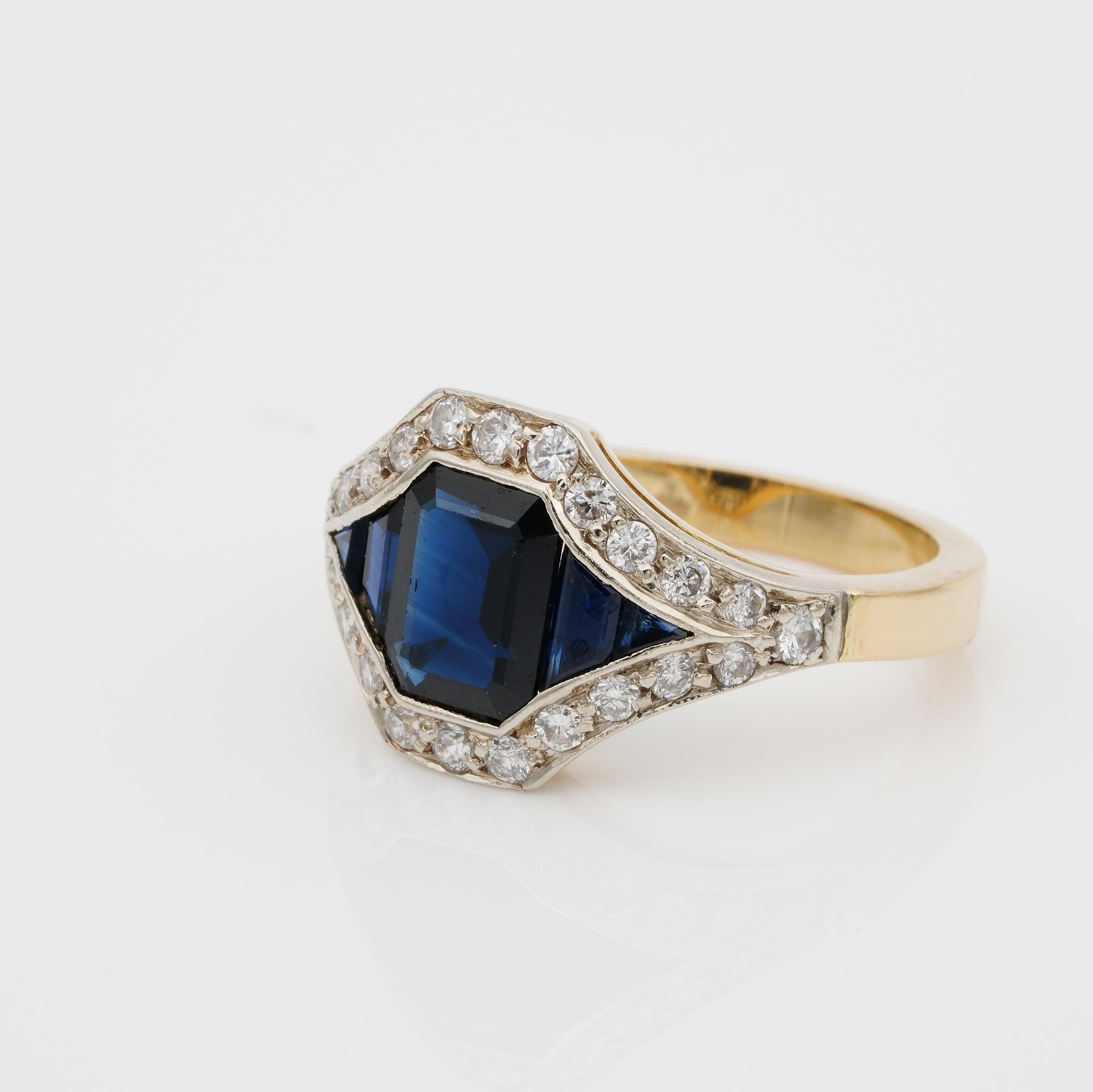 French Late Deco 1.95 Carat Natural Sapphire .40 Carat Diamond Distinctive Ring In Good Condition In Napoli, IT