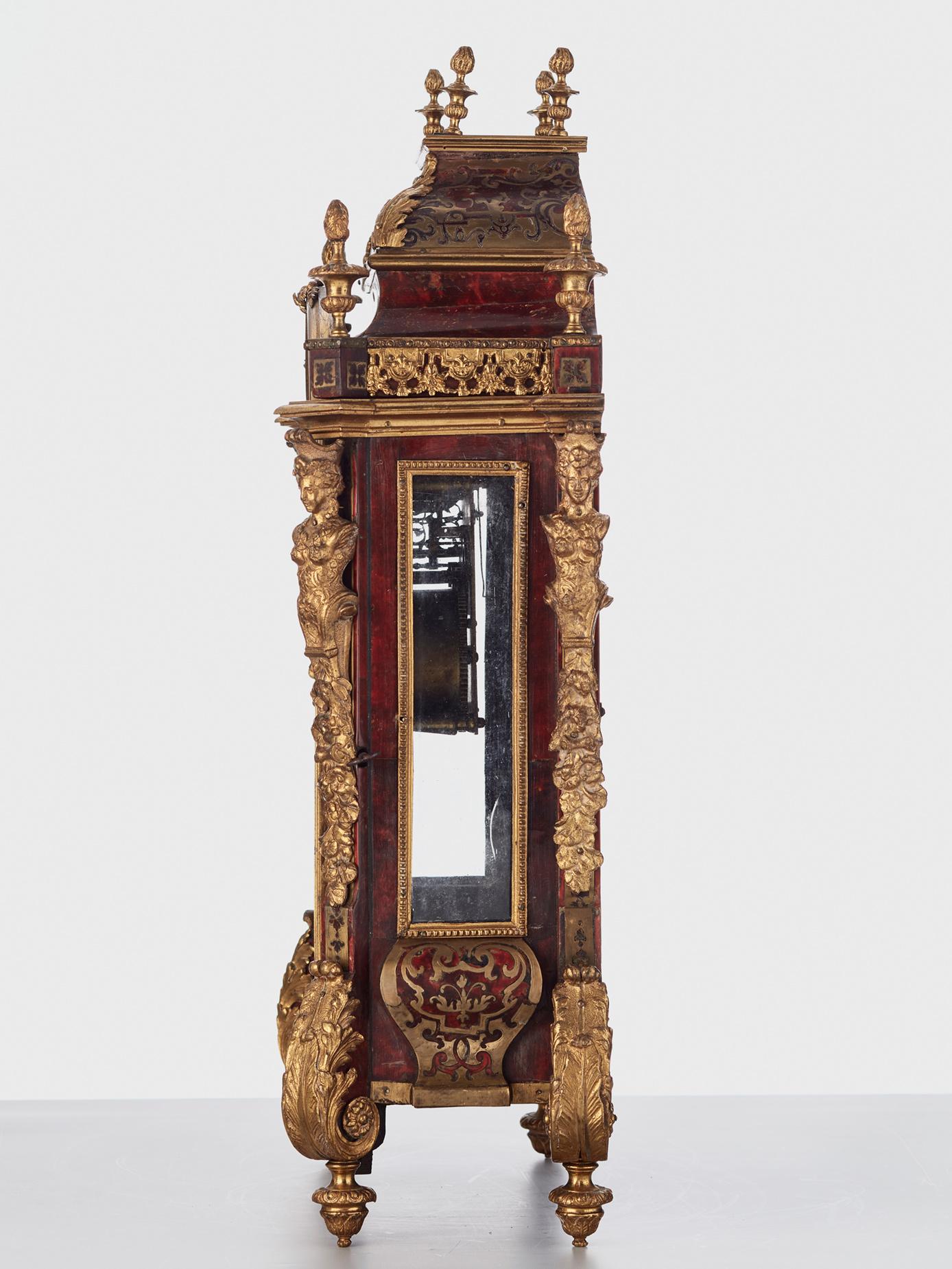 French late Louis XIV 'Religieuse' mantel clock by Bonneual  In Good Condition For Sale In HAARLEM, NL