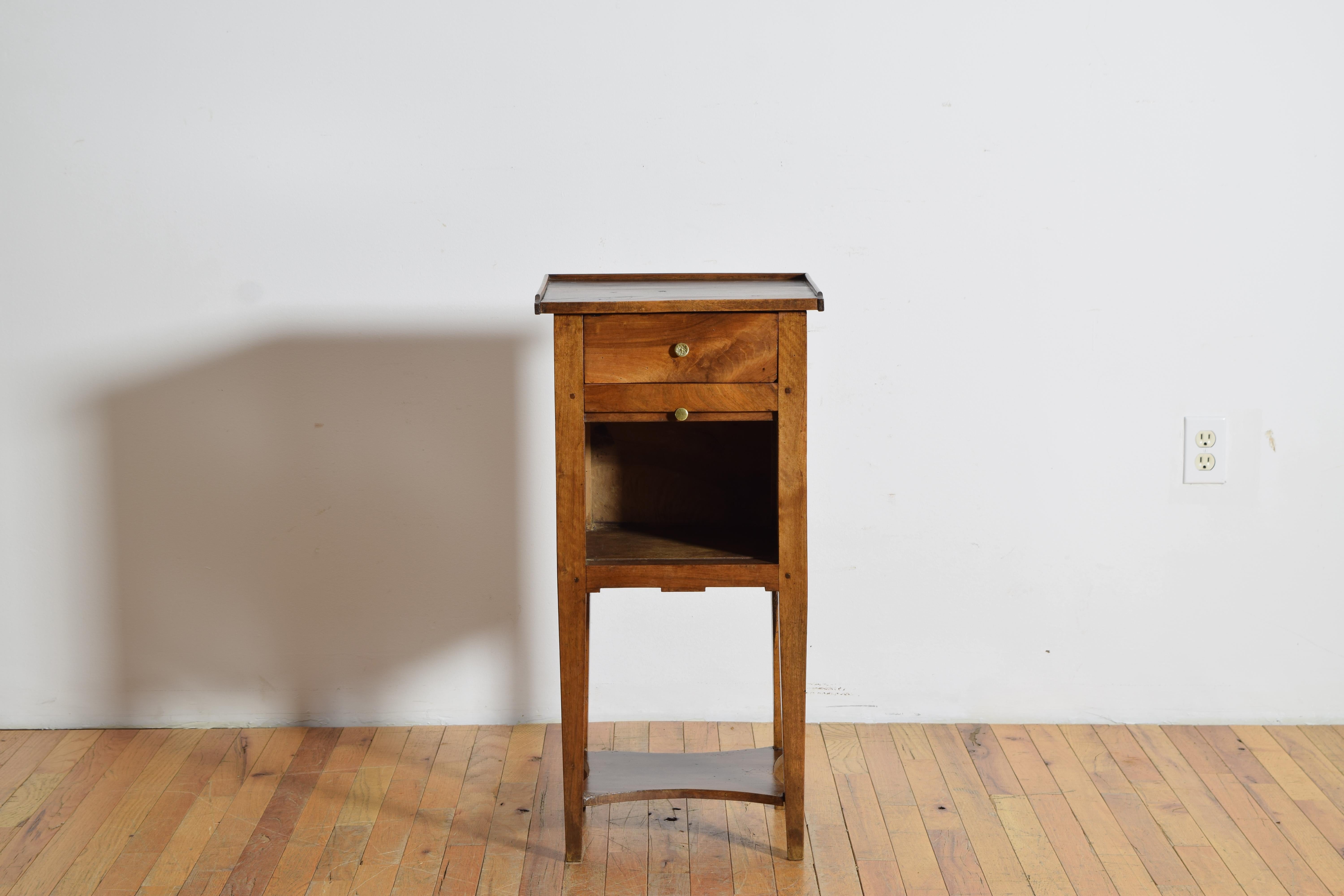 Français French Late Neoclassic Walnut Tamboor Front Nighstand, ca. 1820-1830 en vente