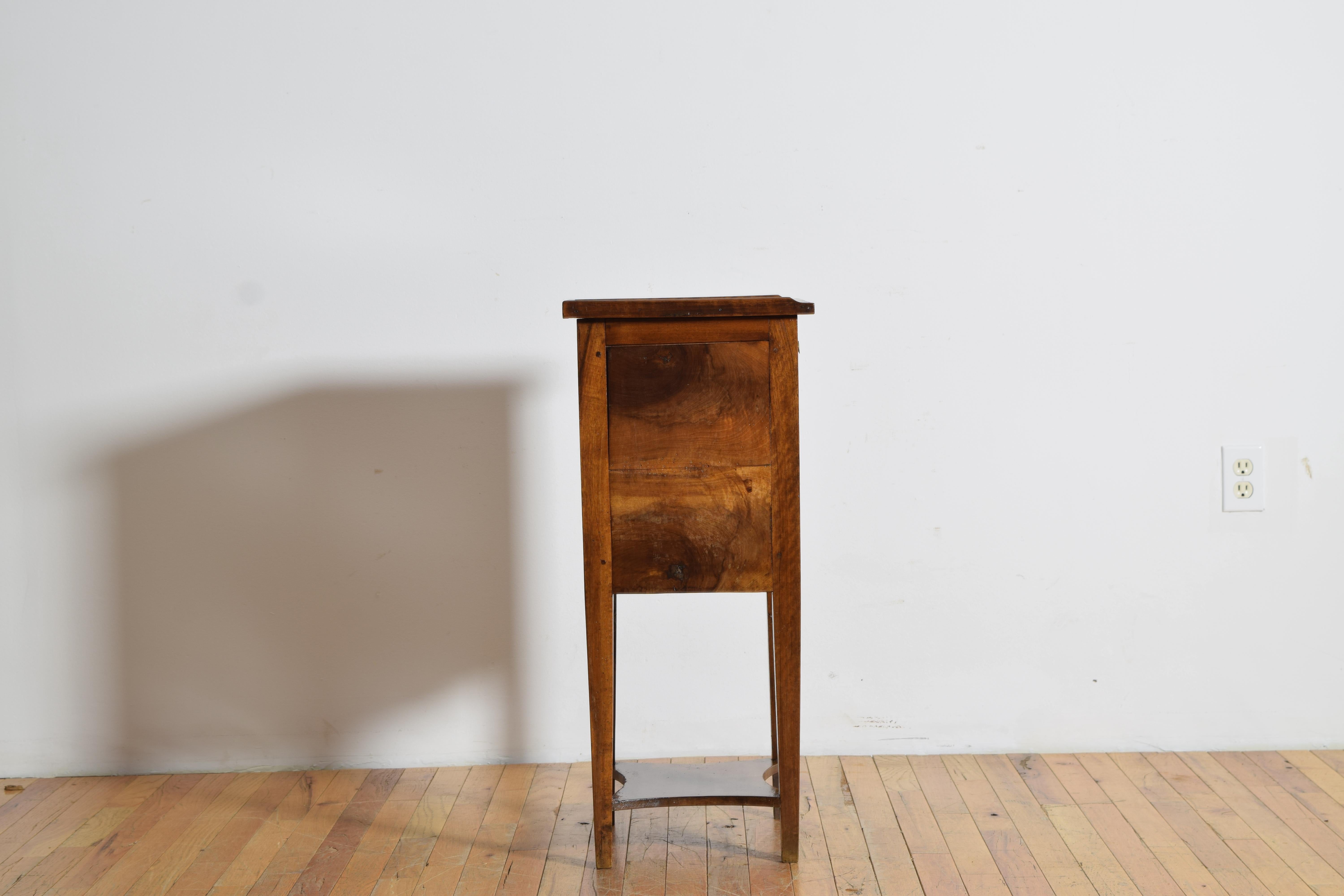 French Late Neoclassic Walnut Tamboor Front Nighstand, ca. 1820-1830 Bon état - En vente à Atlanta, GA
