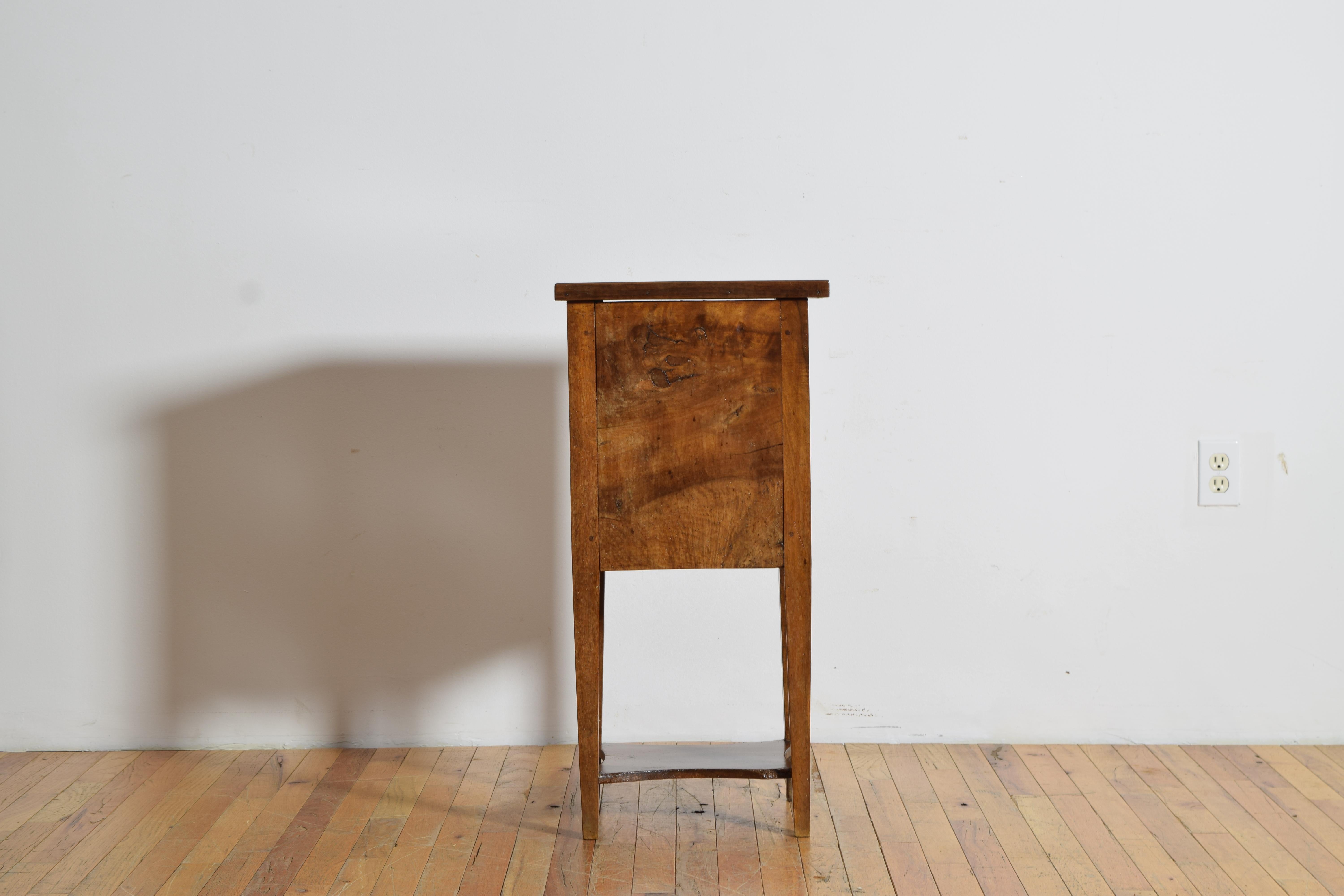 Début du XIXe siècle French Late Neoclassic Walnut Tamboor Front Nighstand, ca. 1820-1830 en vente