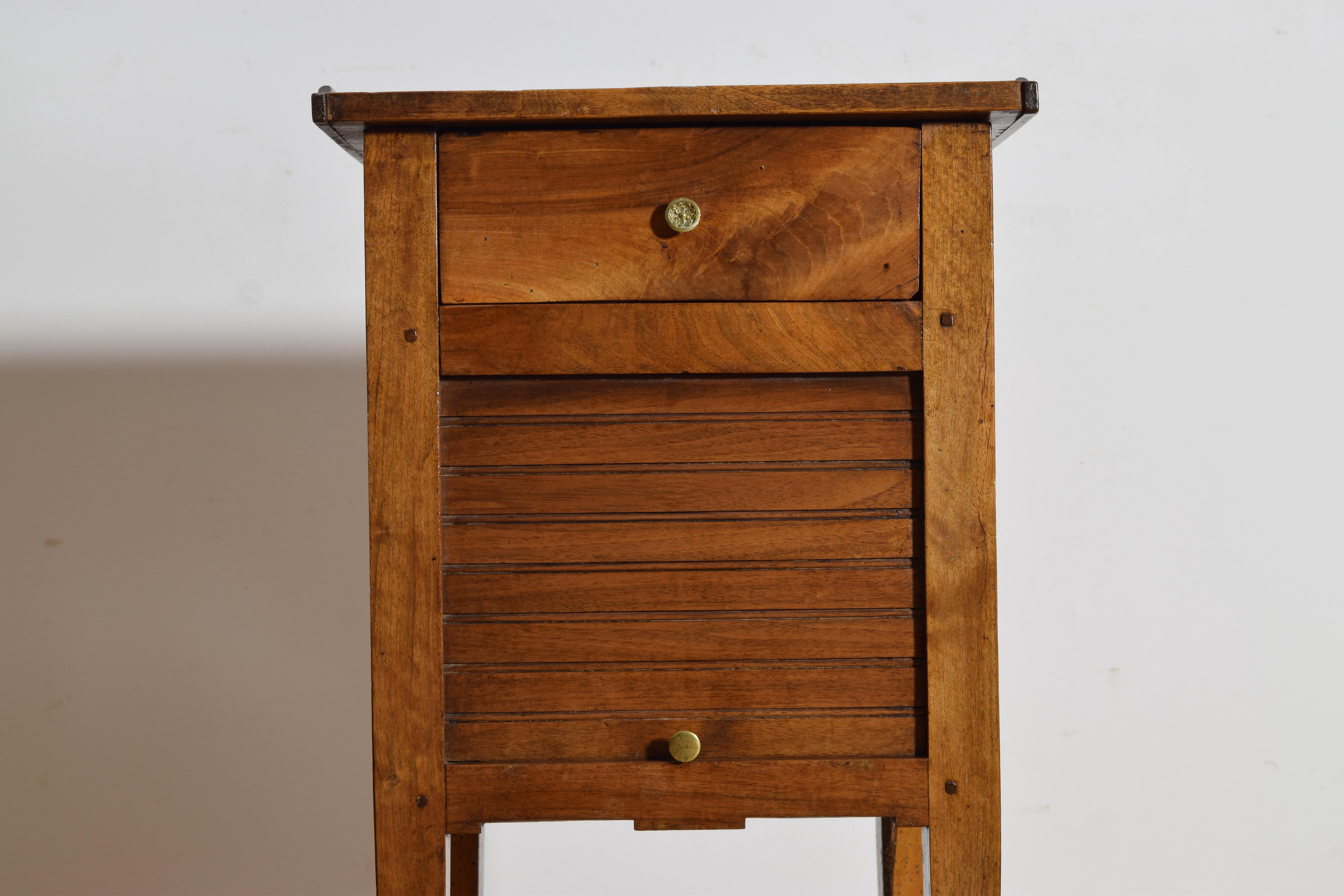 Noyer French Late Neoclassic Walnut Tamboor Front Nighstand, ca. 1820-1830 en vente