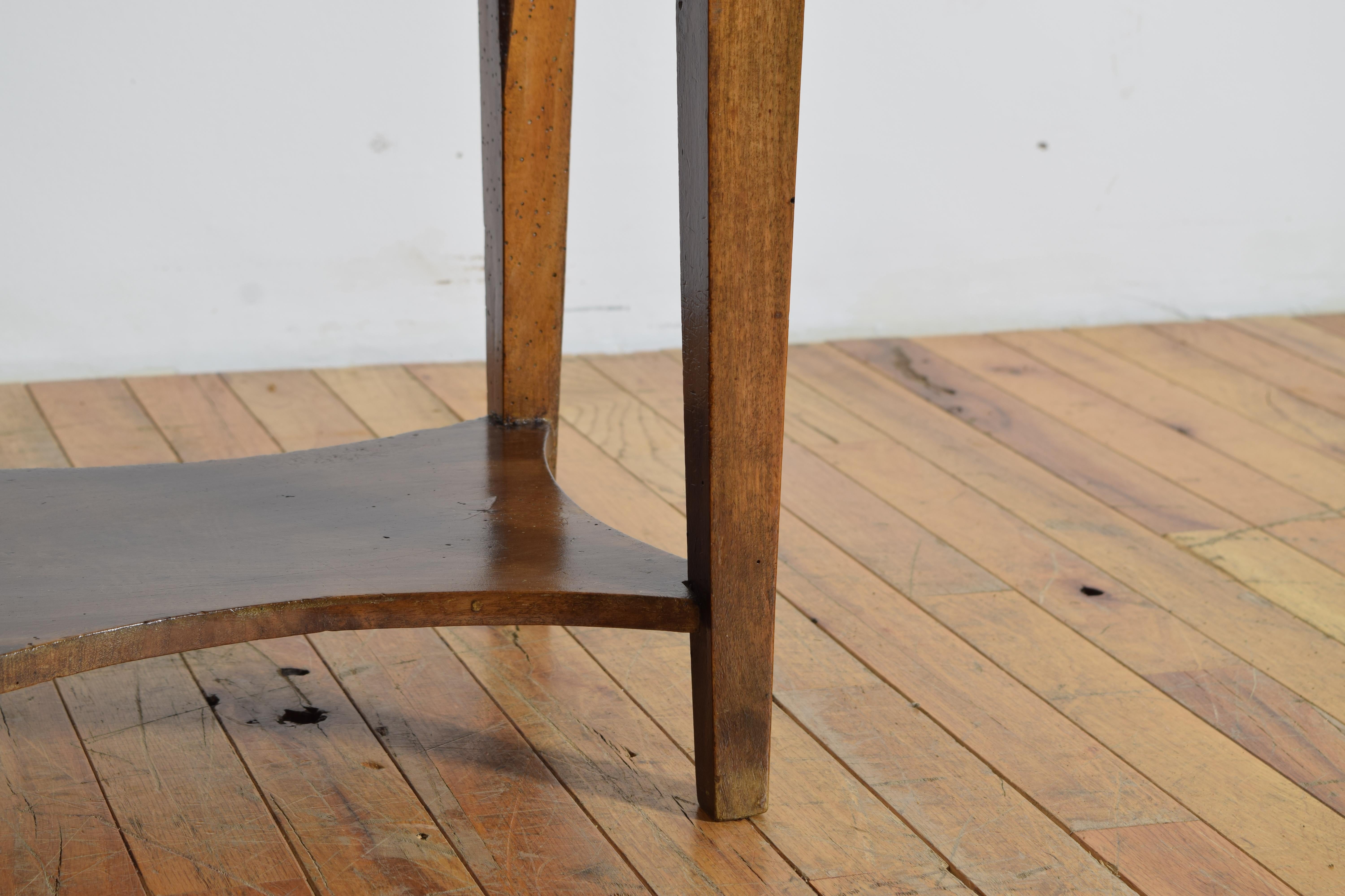 French Late Neoclassic Walnut Tamboor Front Nighstand, ca. 1820-1830 en vente 2
