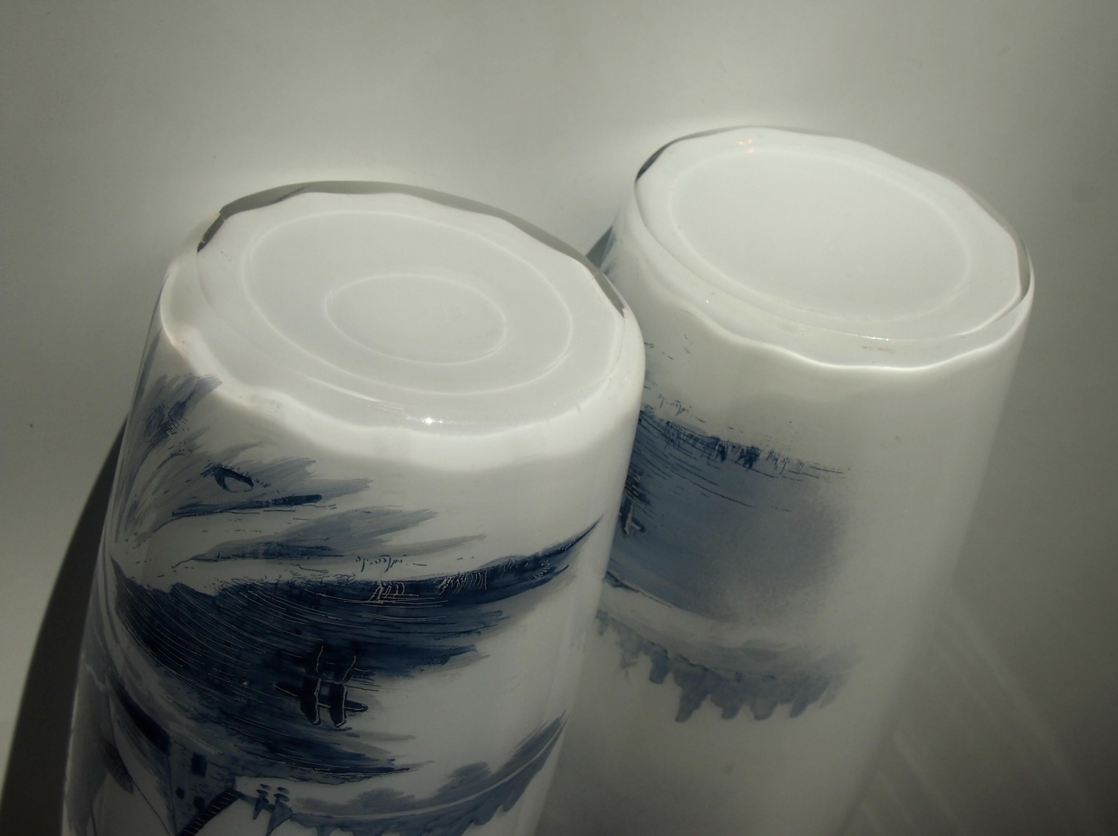 Französisches spätviktorianisches Legras-Vasenpaar aus Emaille-Glas ''Delft'', um 1900 im Angebot 2