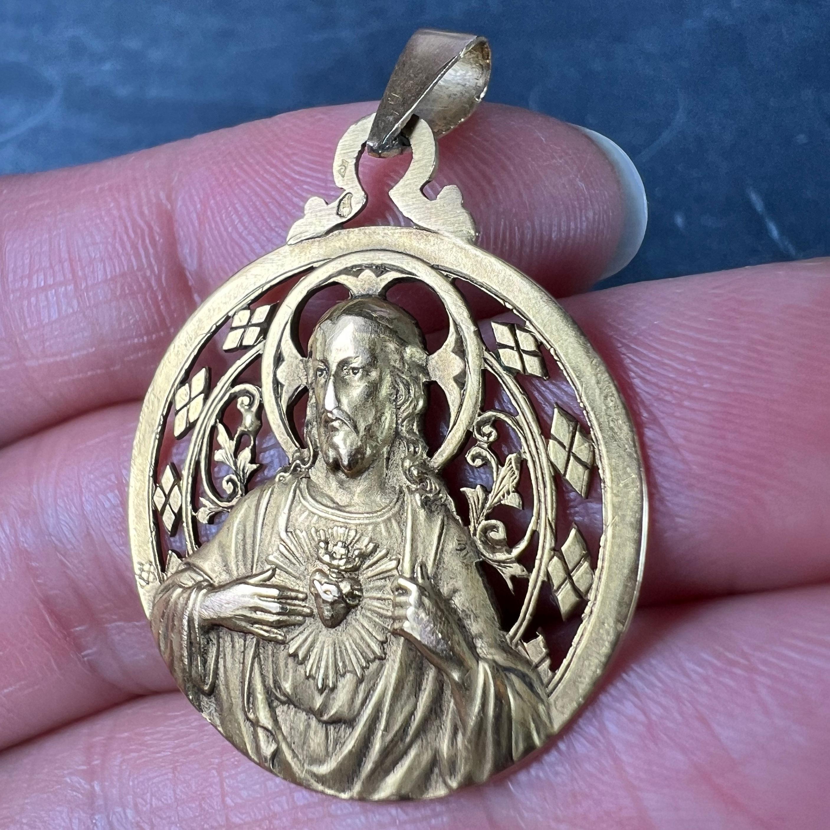 French Lavrillier Sacred Heart Madonna and Child 18K Yellow Gold Medal Pendant For Sale 1