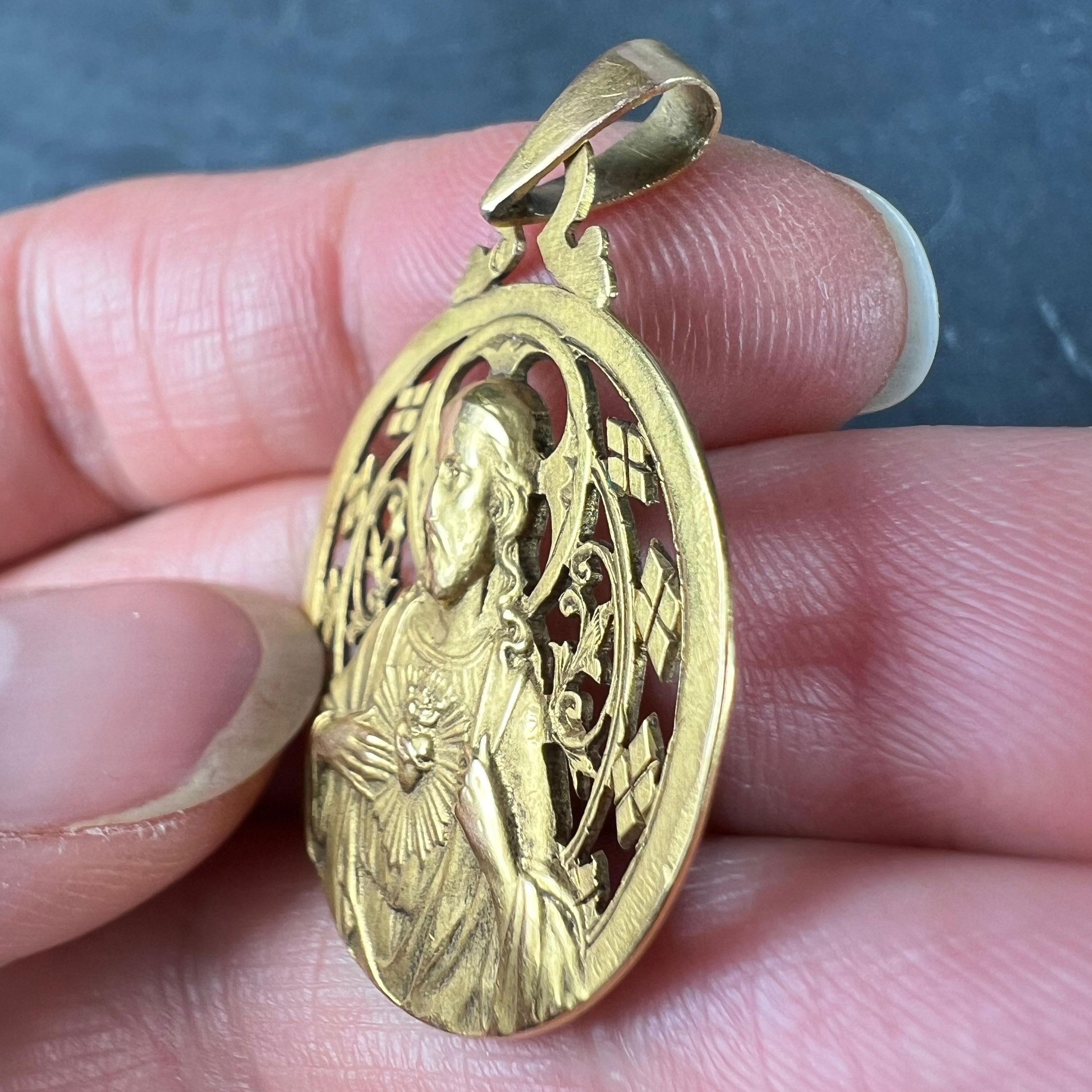 French Lavrillier Sacred Heart Madonna and Child 18K Yellow Gold Medal Pendant For Sale 2