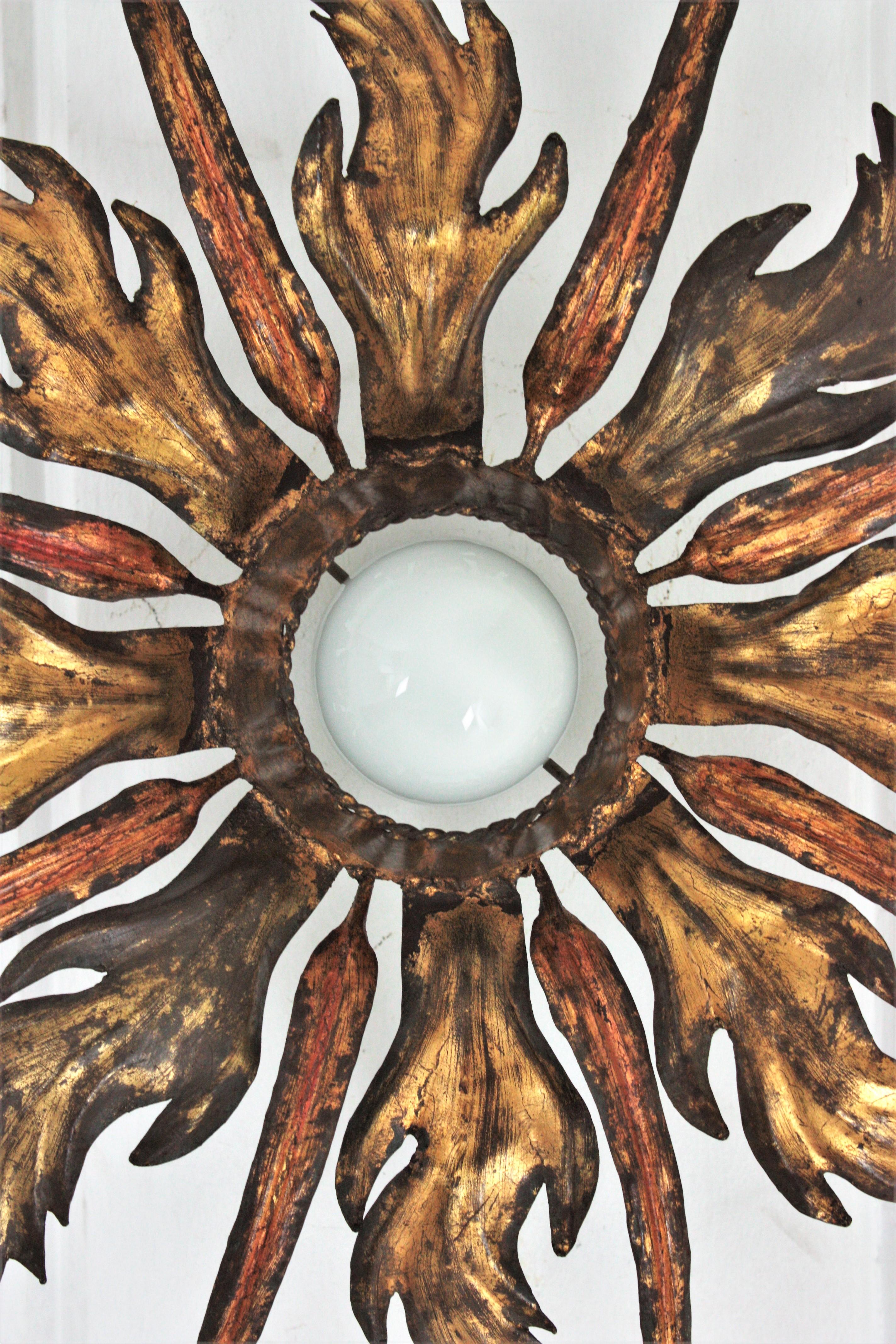French Leafed Copper & Gilt Iron Sunburst Ceiling Light Fixture, 1940s In Good Condition In Barcelona, ES