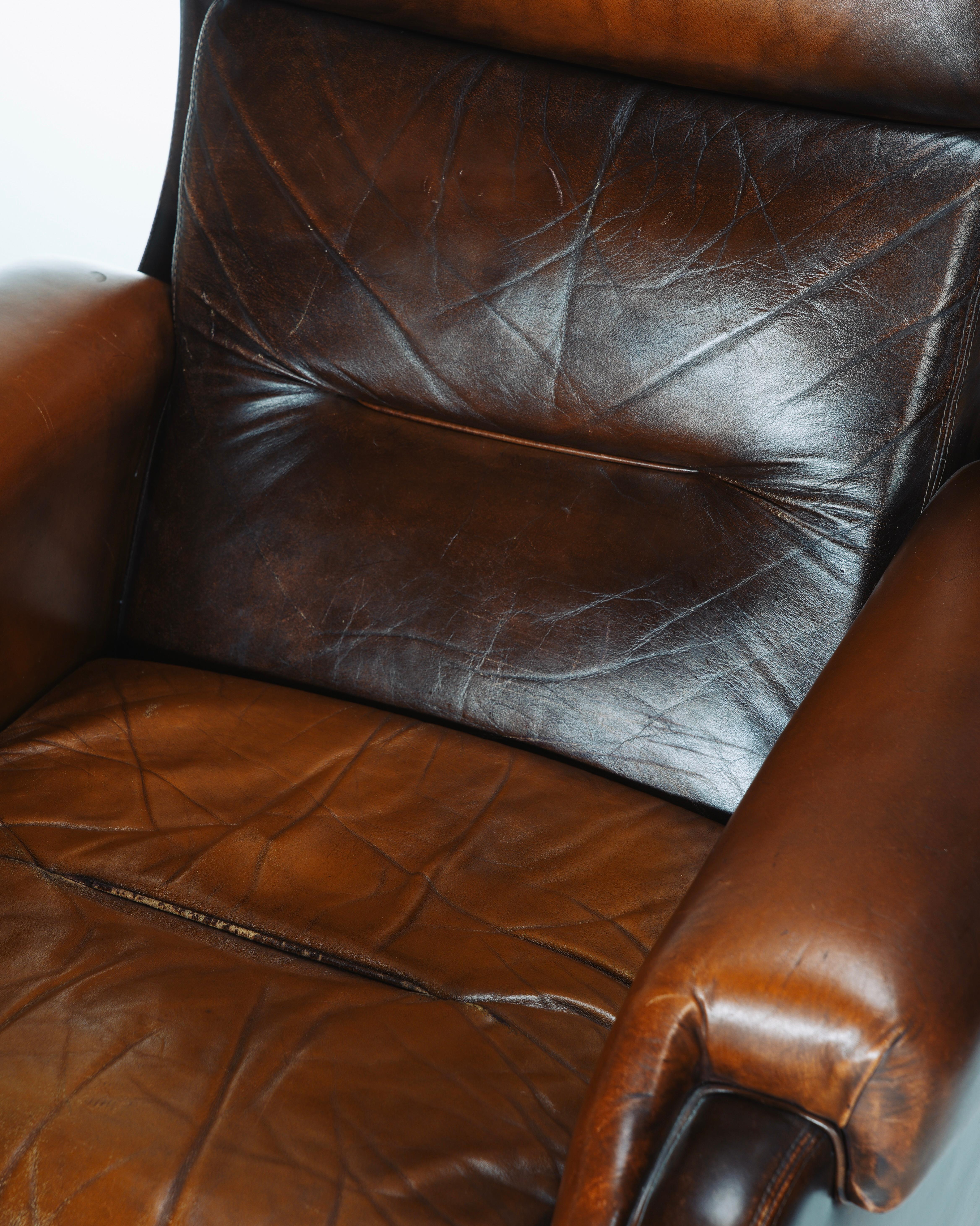 Französische Leder- und Chromsessel - zwei verfügbar im Angebot 7