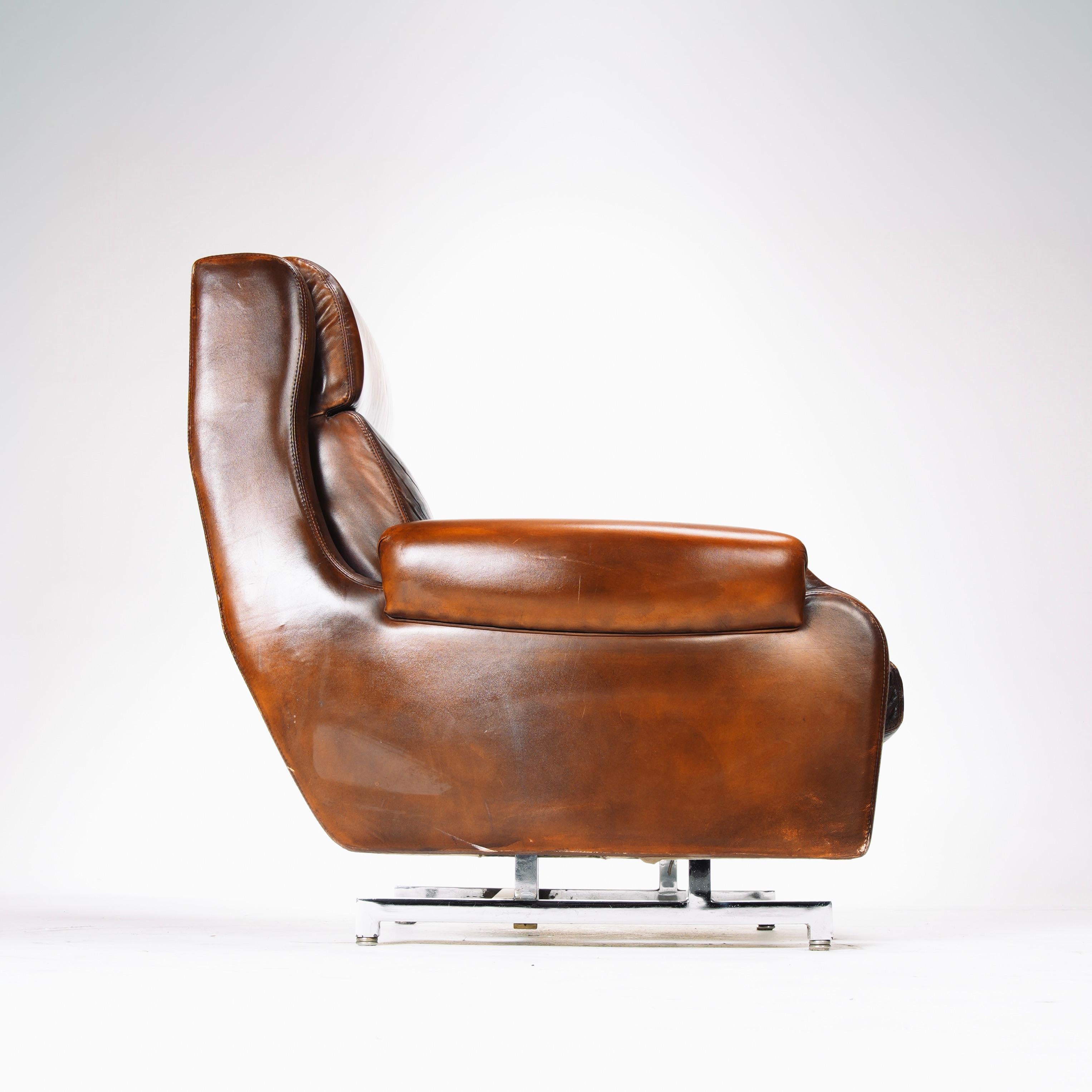 Französische Leder- und Chromsessel - zwei verfügbar im Zustand „Gut“ im Angebot in Los Angeles, CA