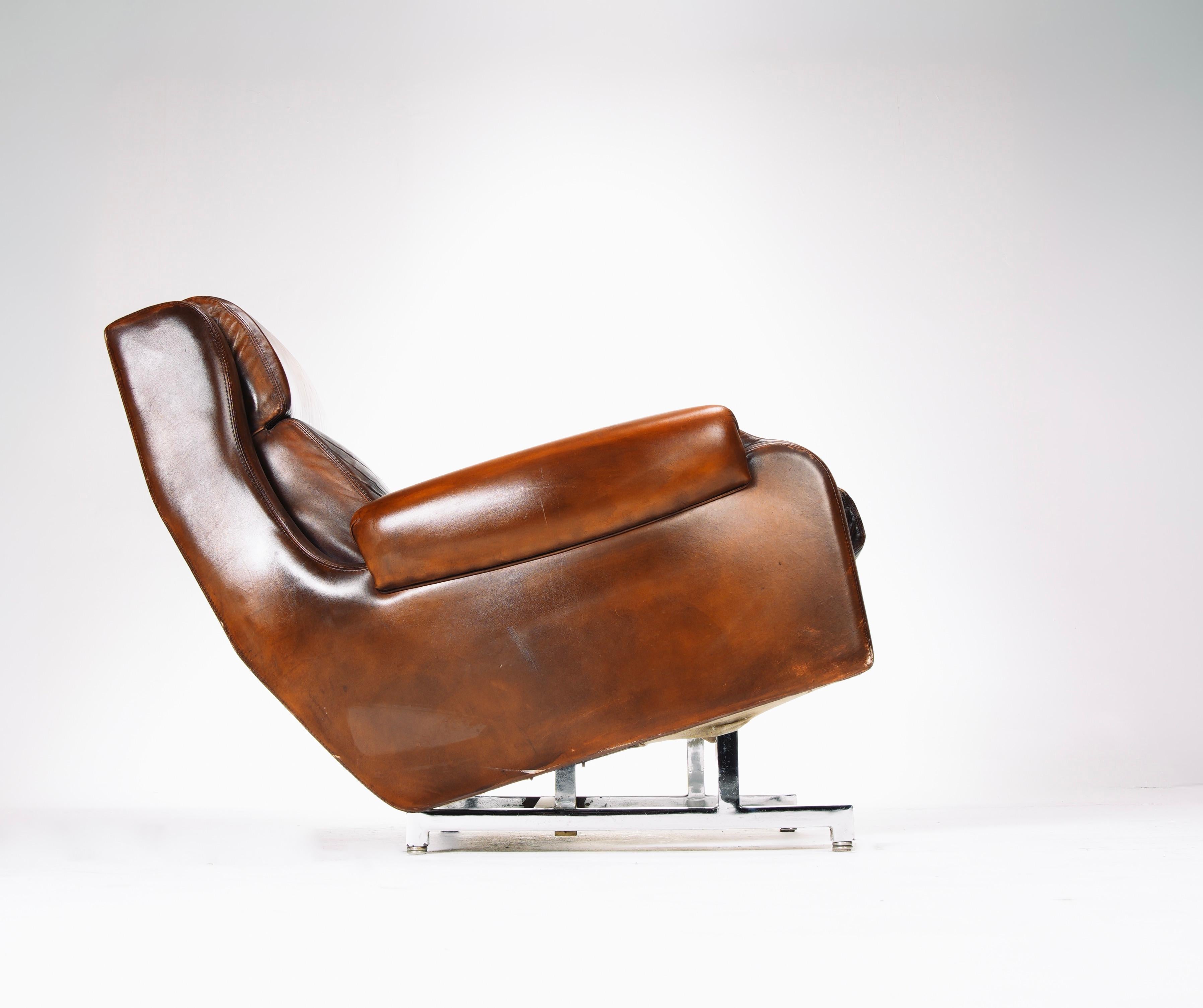 Französische Leder- und Chromsessel - zwei verfügbar im Angebot 1