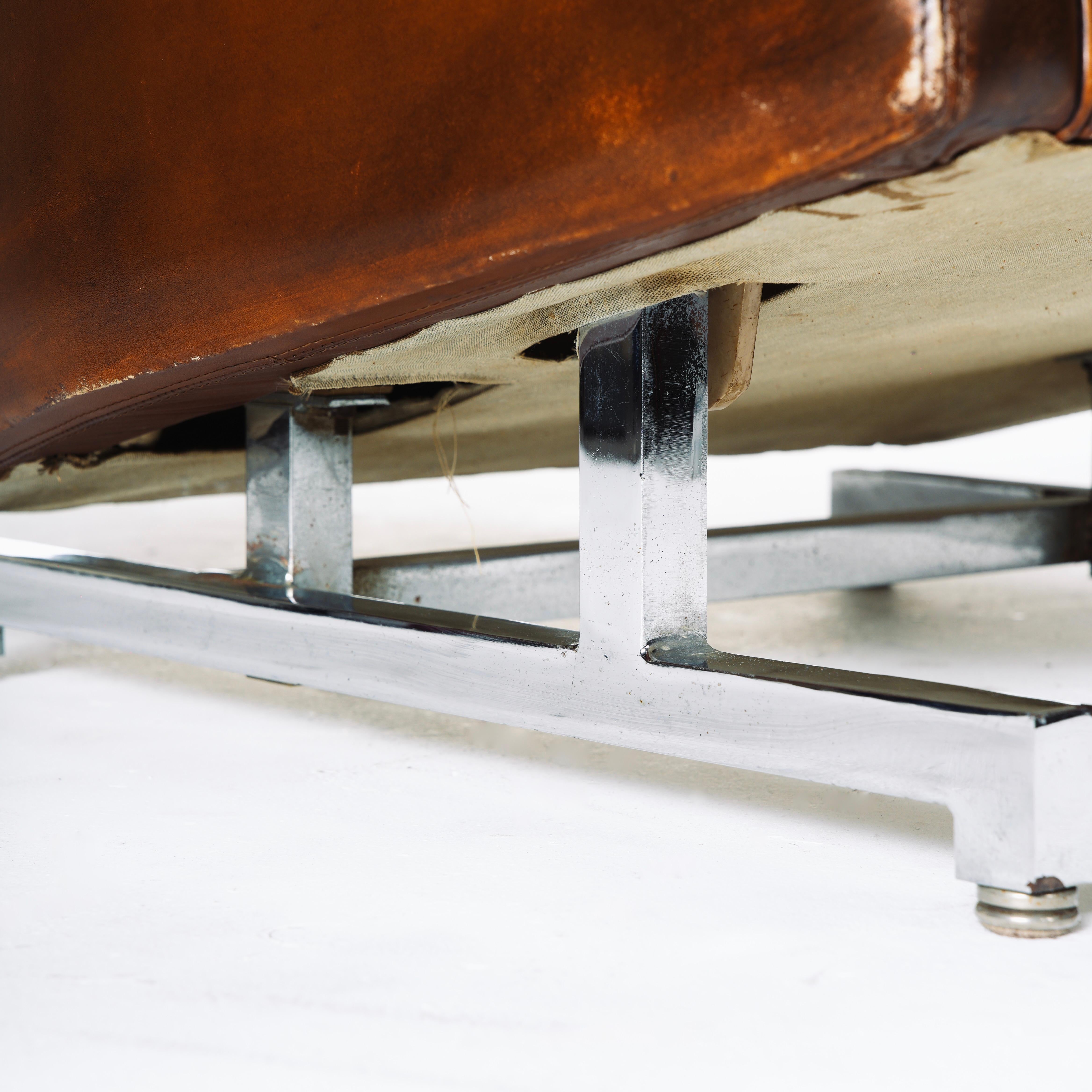 Französische Leder- und Chromsessel - zwei verfügbar im Angebot 4