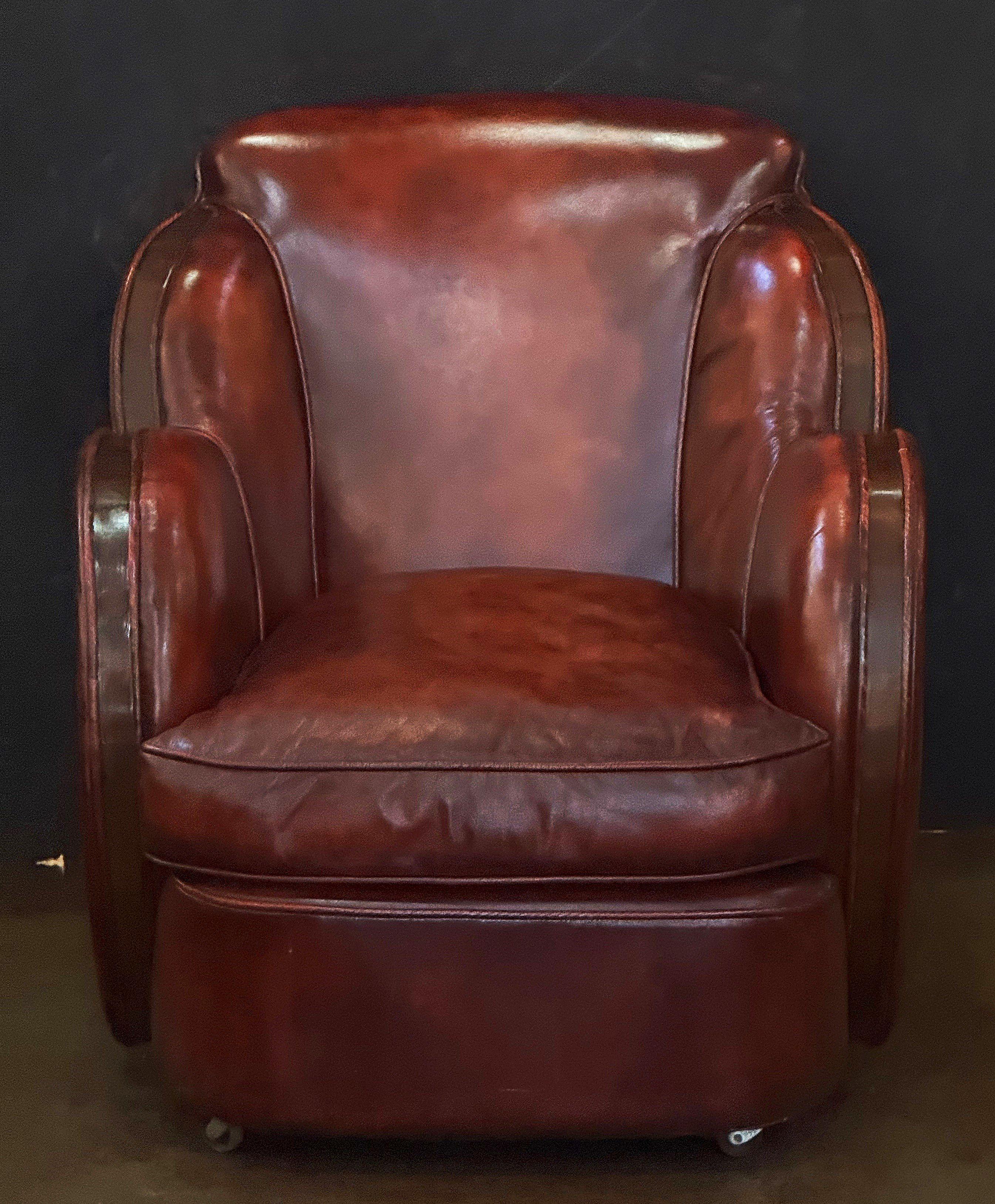Sillón de cuero francés de la época Art Déco Francés en venta
