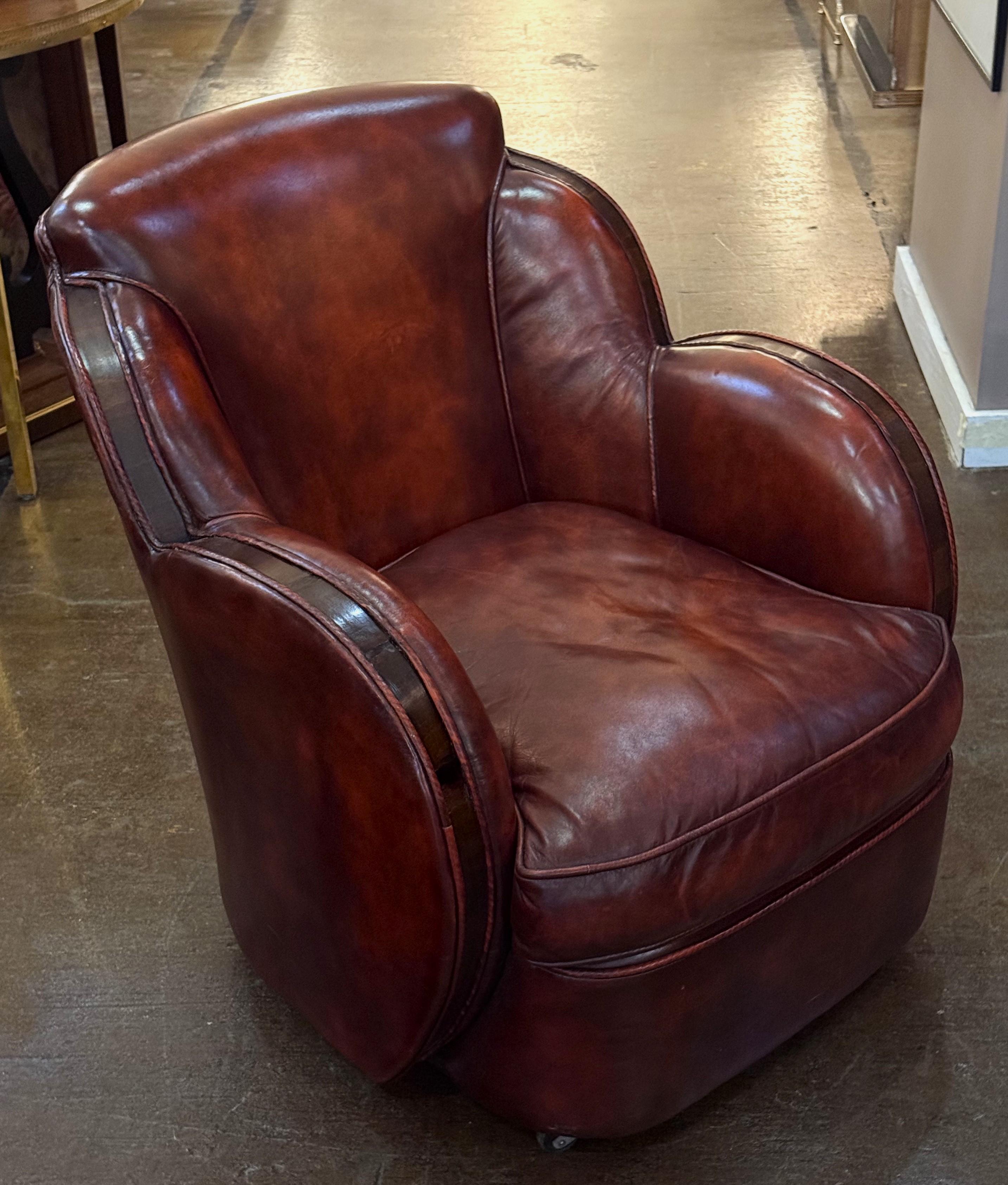 Sillón de cuero francés de la época Art Déco en venta 1