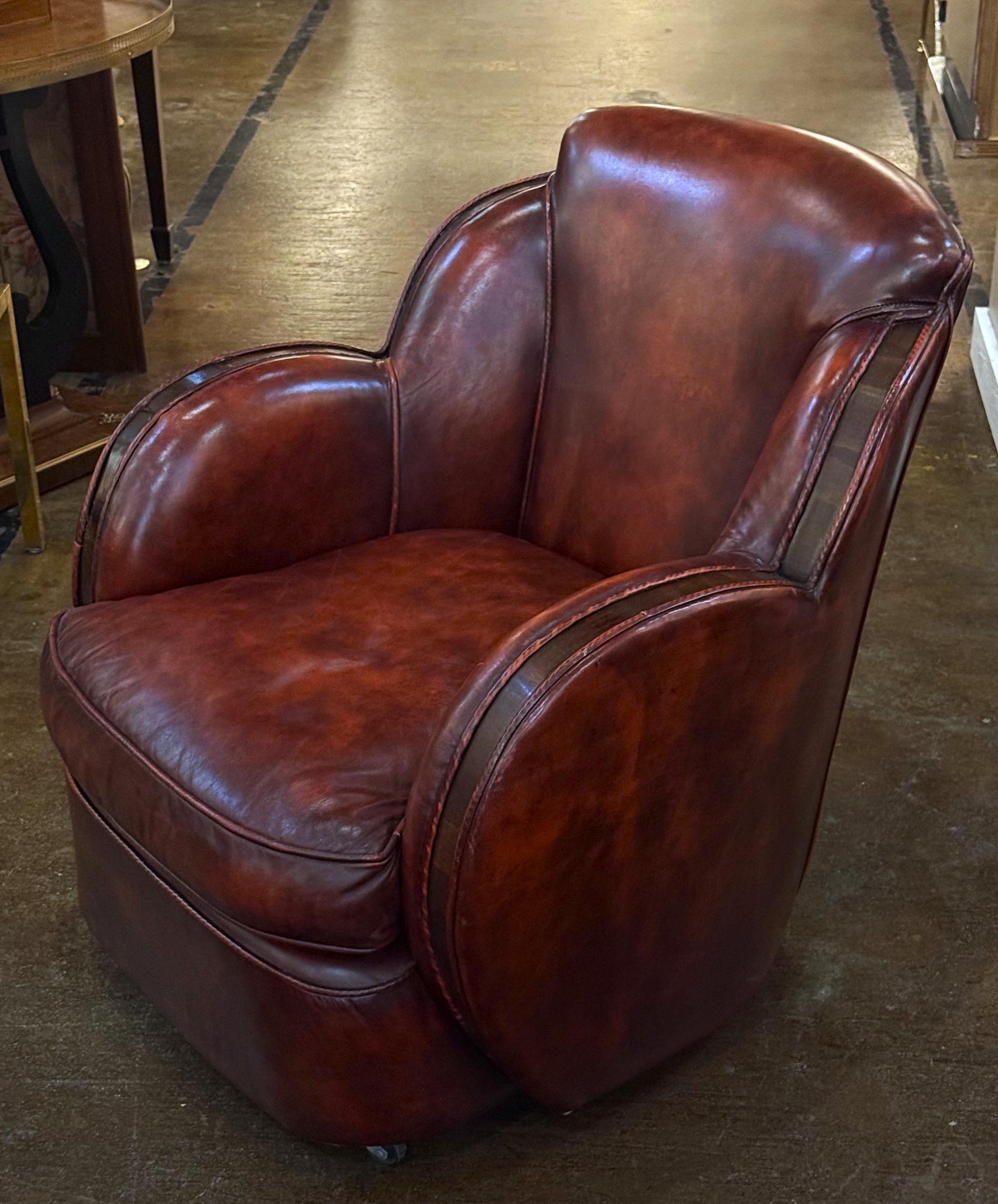 Sillón de cuero francés de la época Art Déco en venta 2