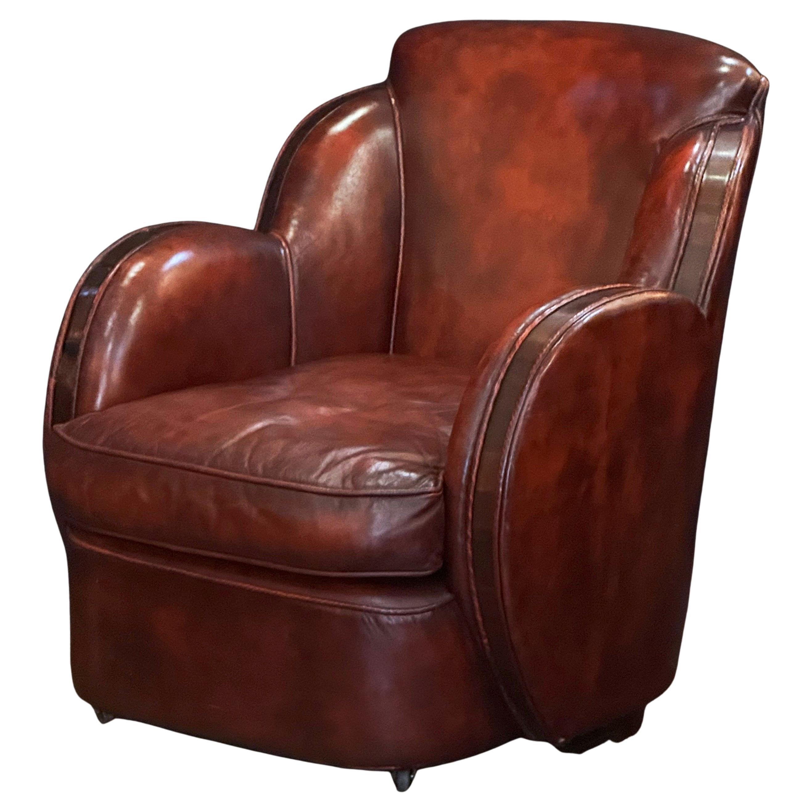 Fauteuil club ou de salon en cuir français de l'époque Art déco