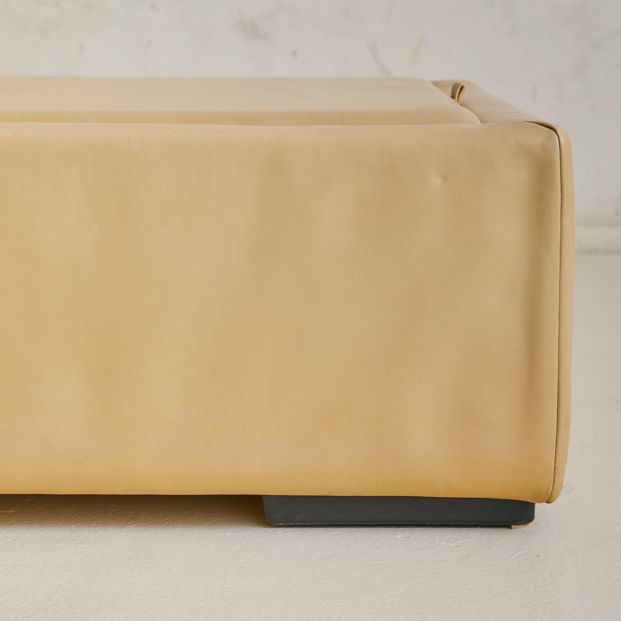 French Leather Coffee Table with Storage by Ligne Roset, 1970s en vente 4