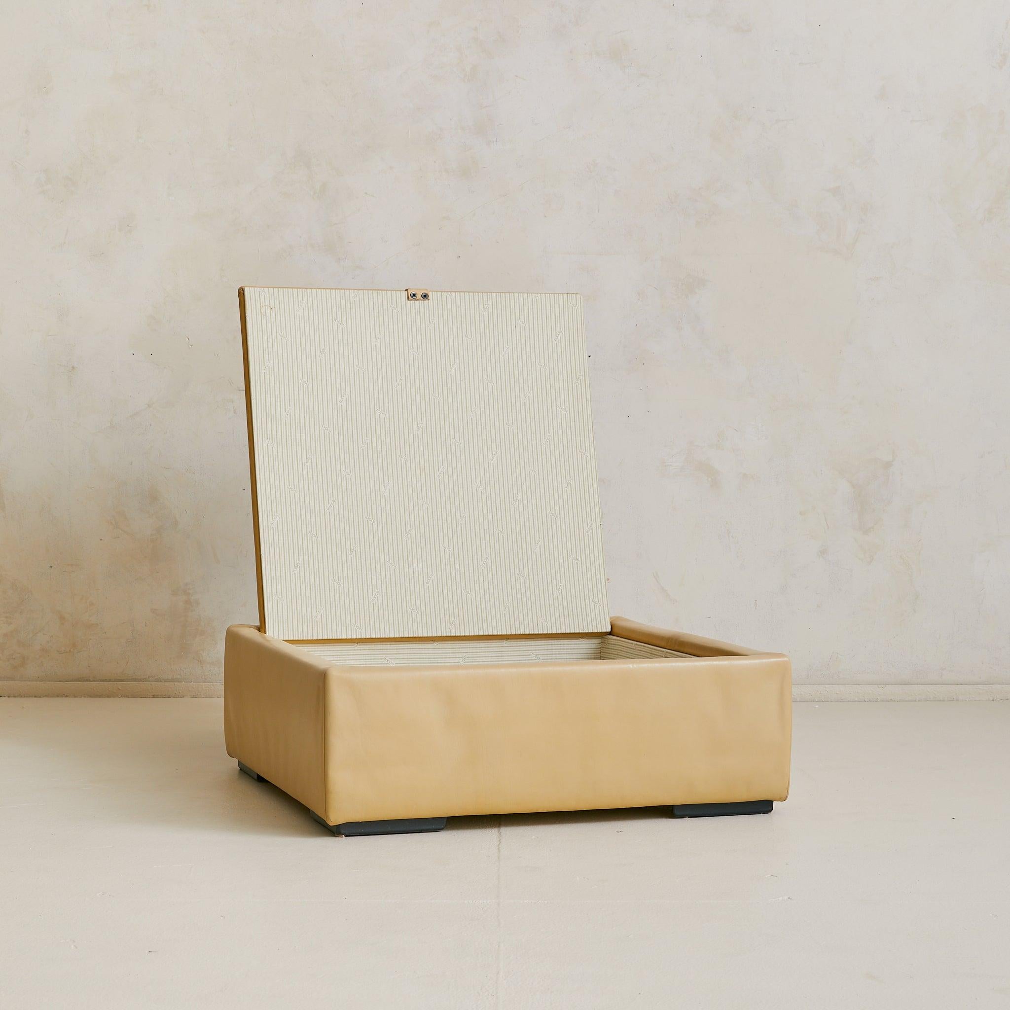 Moderne French Leather Coffee Table with Storage by Ligne Roset, 1970s en vente