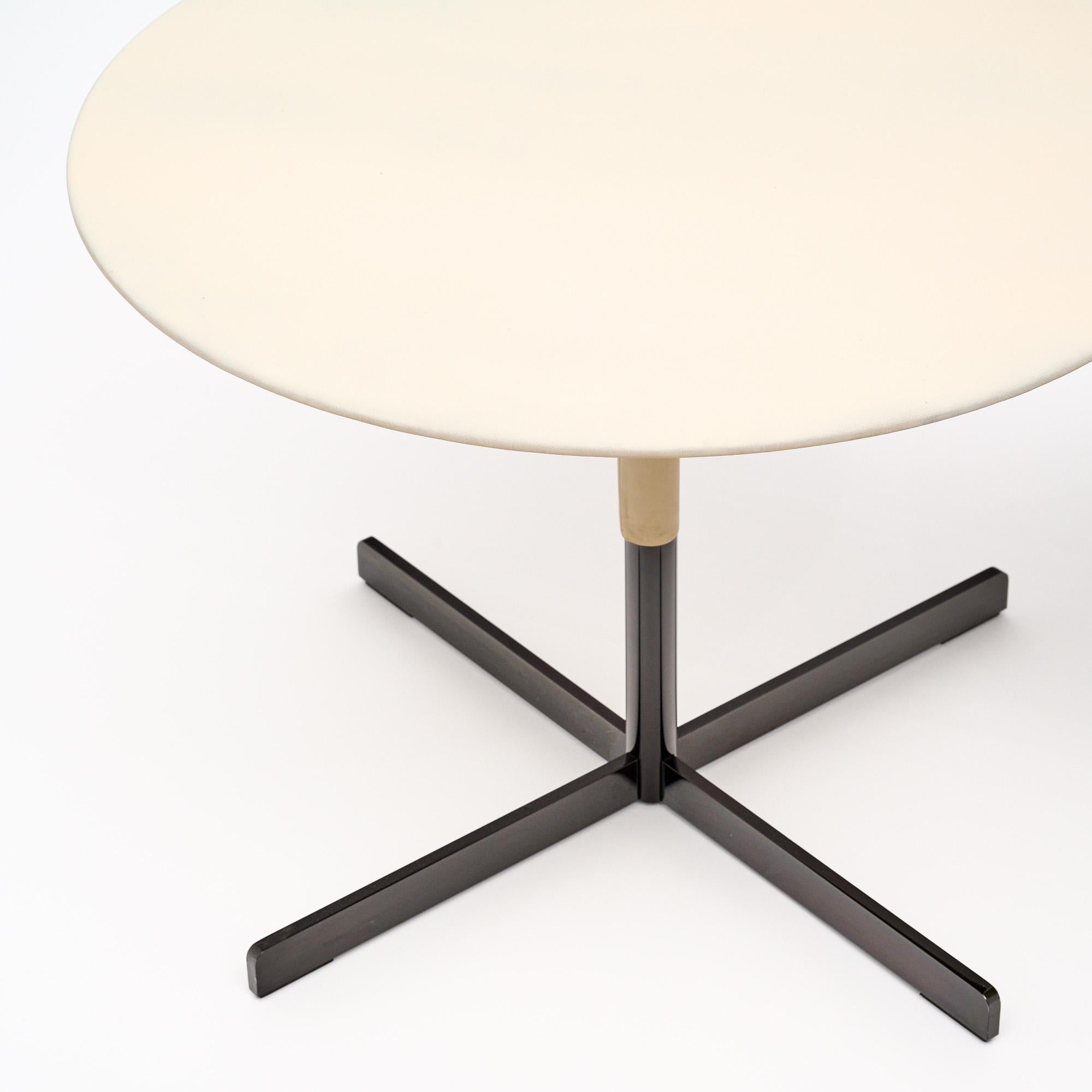 Mid-Century Modern Tables d'appoint couvertes de cuir français en vente