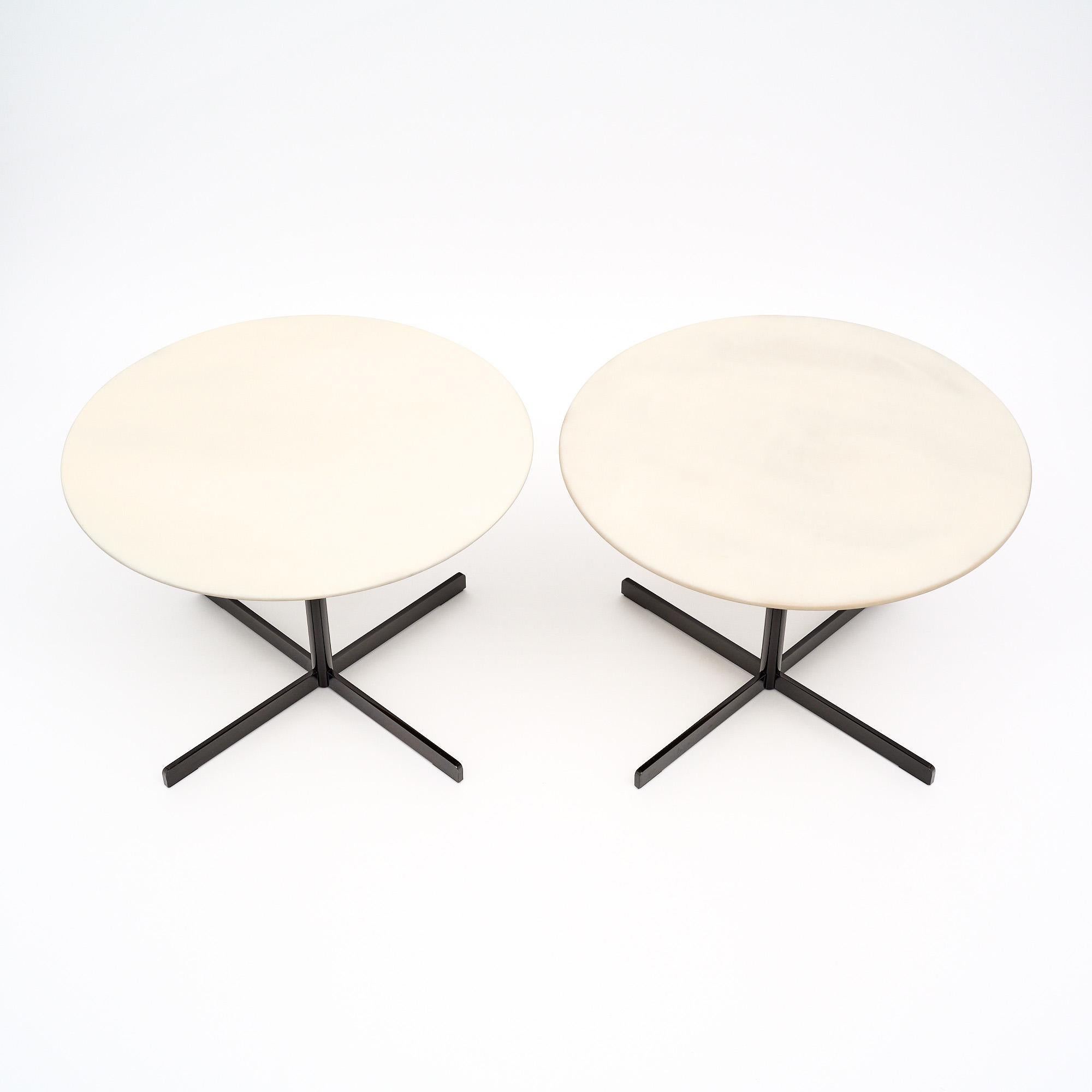 Milieu du XXe siècle Tables d'appoint couvertes de cuir français en vente