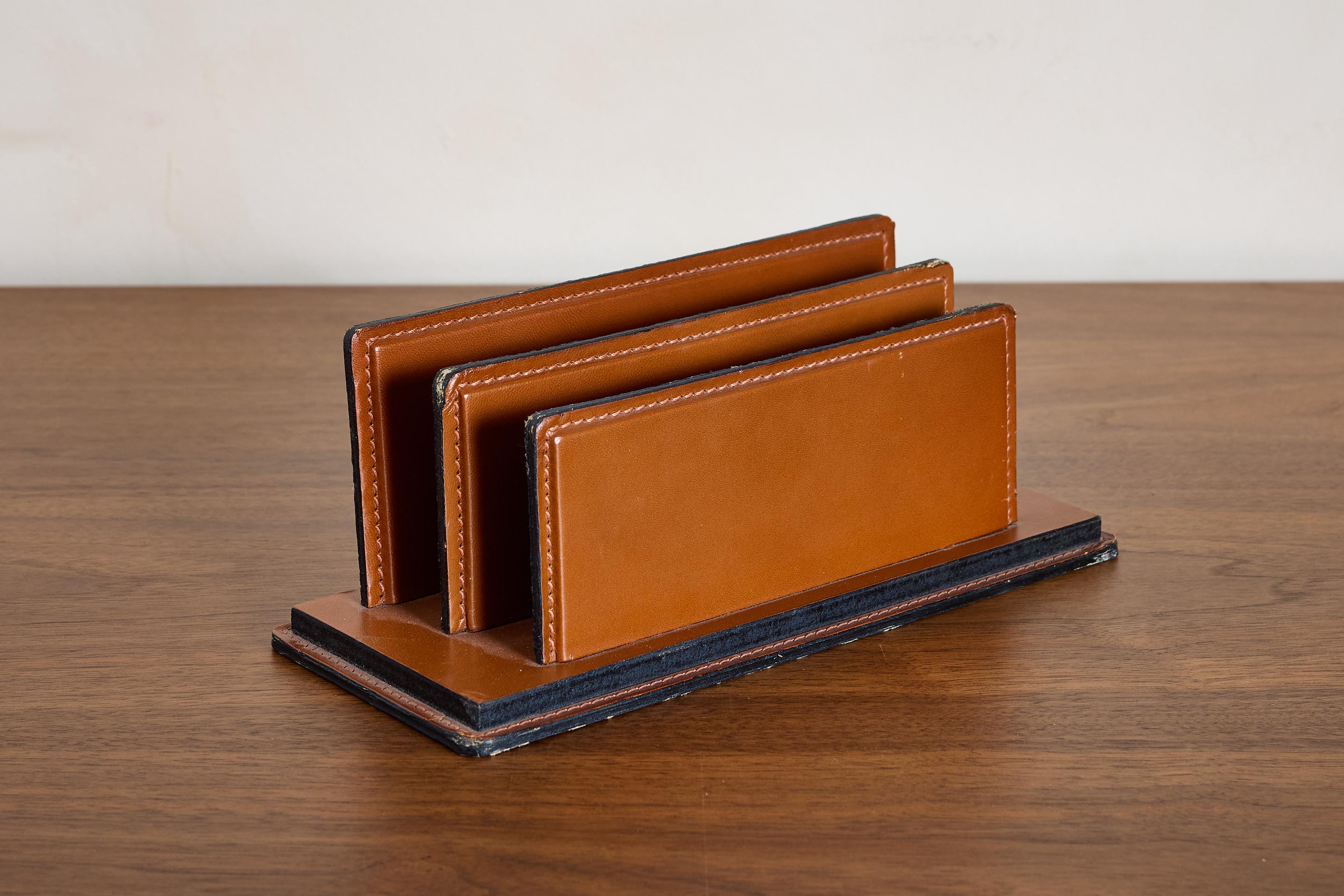 Französischer Leder-Schreibtisch-Organizer von Le Tanneur (Messing) im Angebot