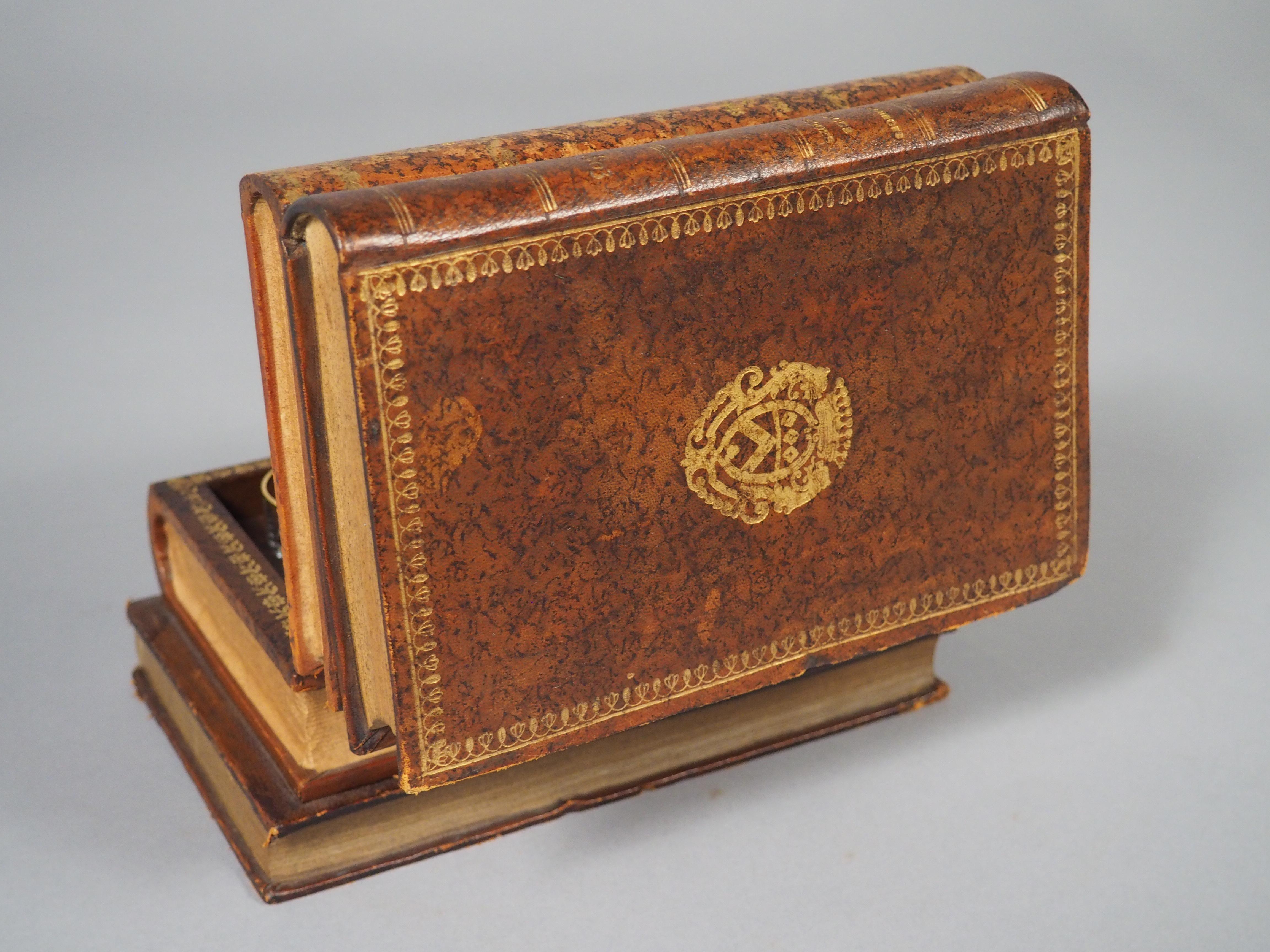 Französisch Leder Faux Buch Stack Cave ein Likör, CIRCA 1900 im Angebot 7