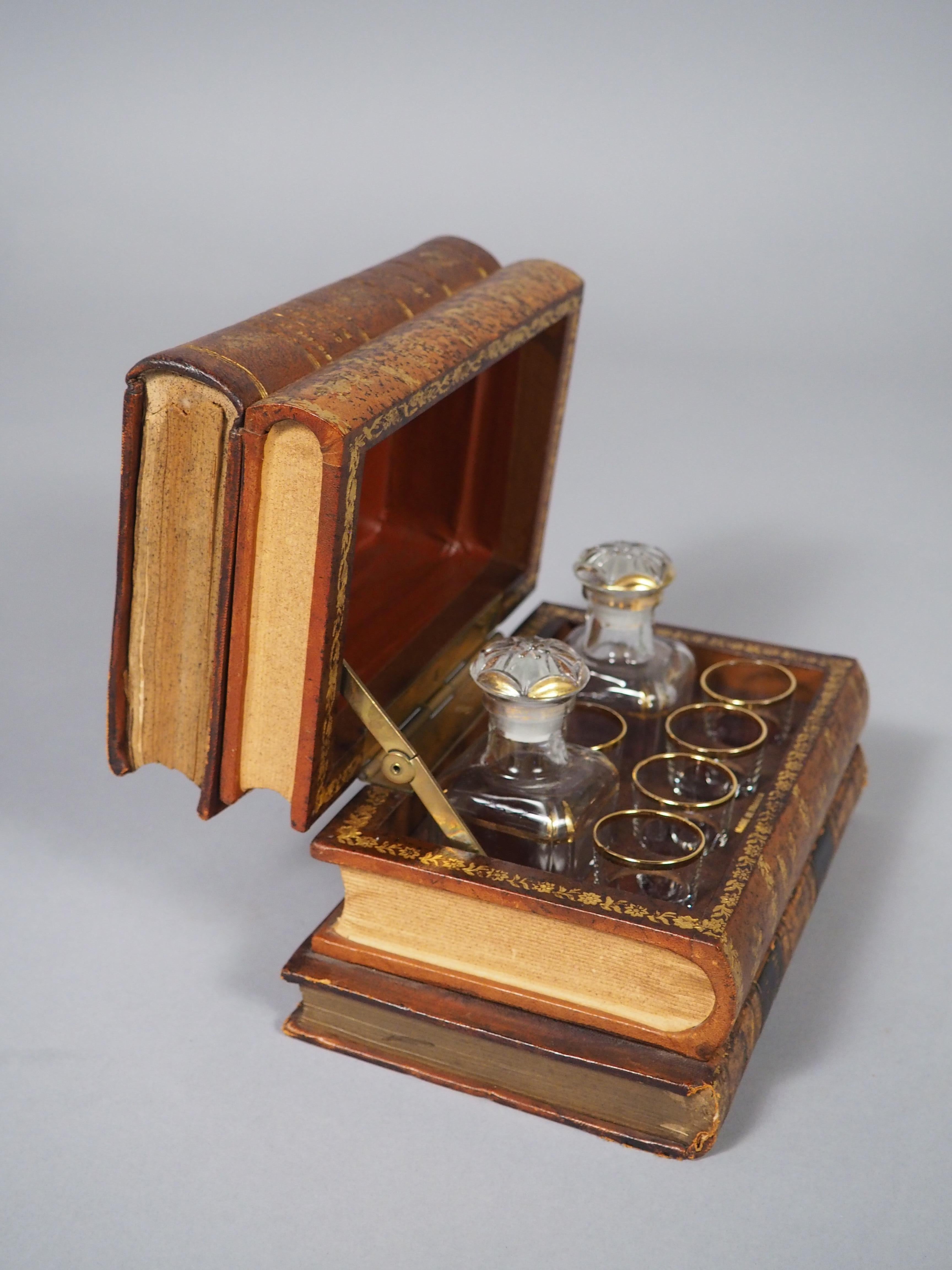 Französisch Leder Faux Buch Stack Cave ein Likör, CIRCA 1900 im Angebot 9