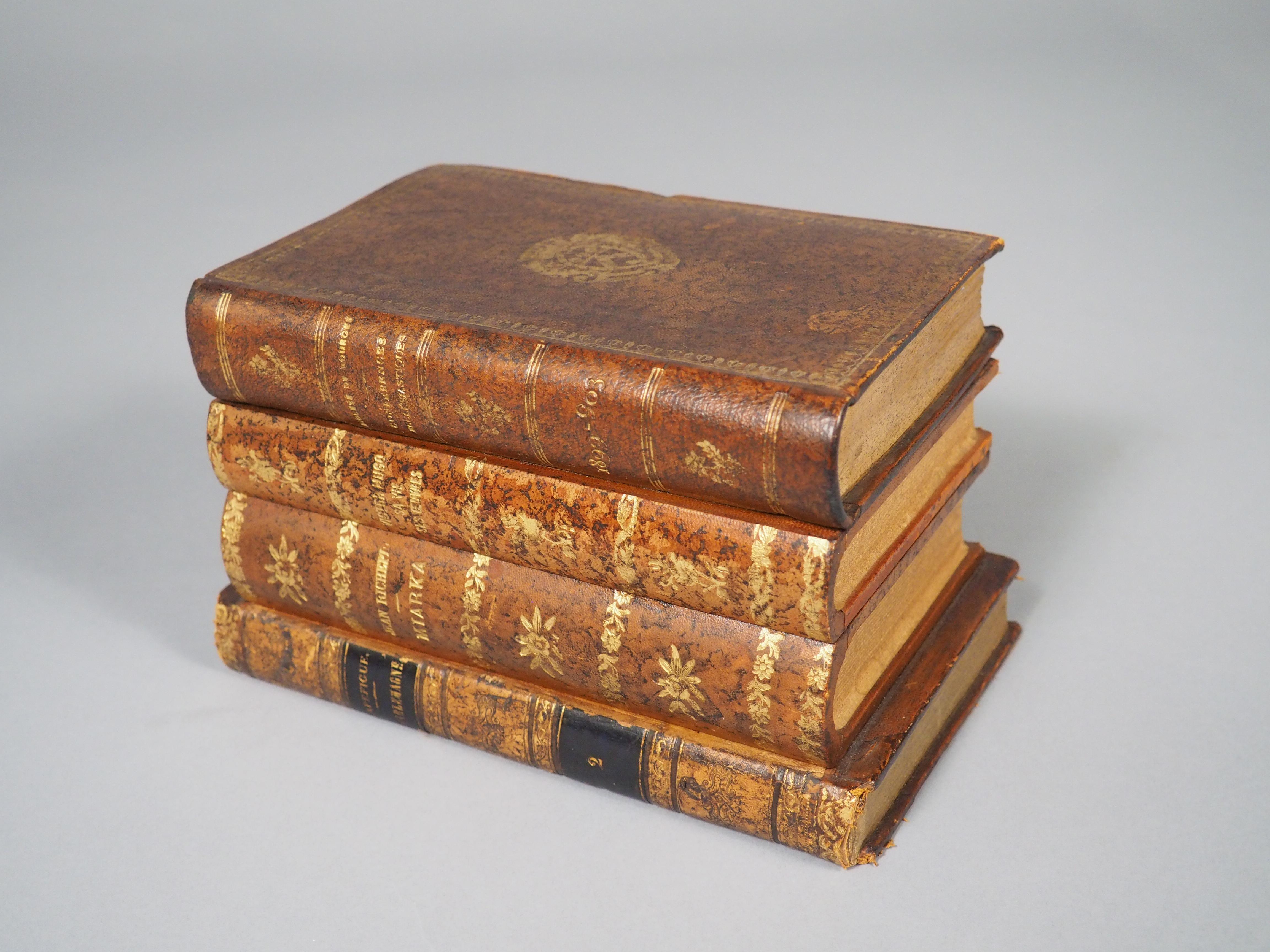 Französisch Leder Faux Buch Stack Cave ein Likör, CIRCA 1900 im Angebot 12