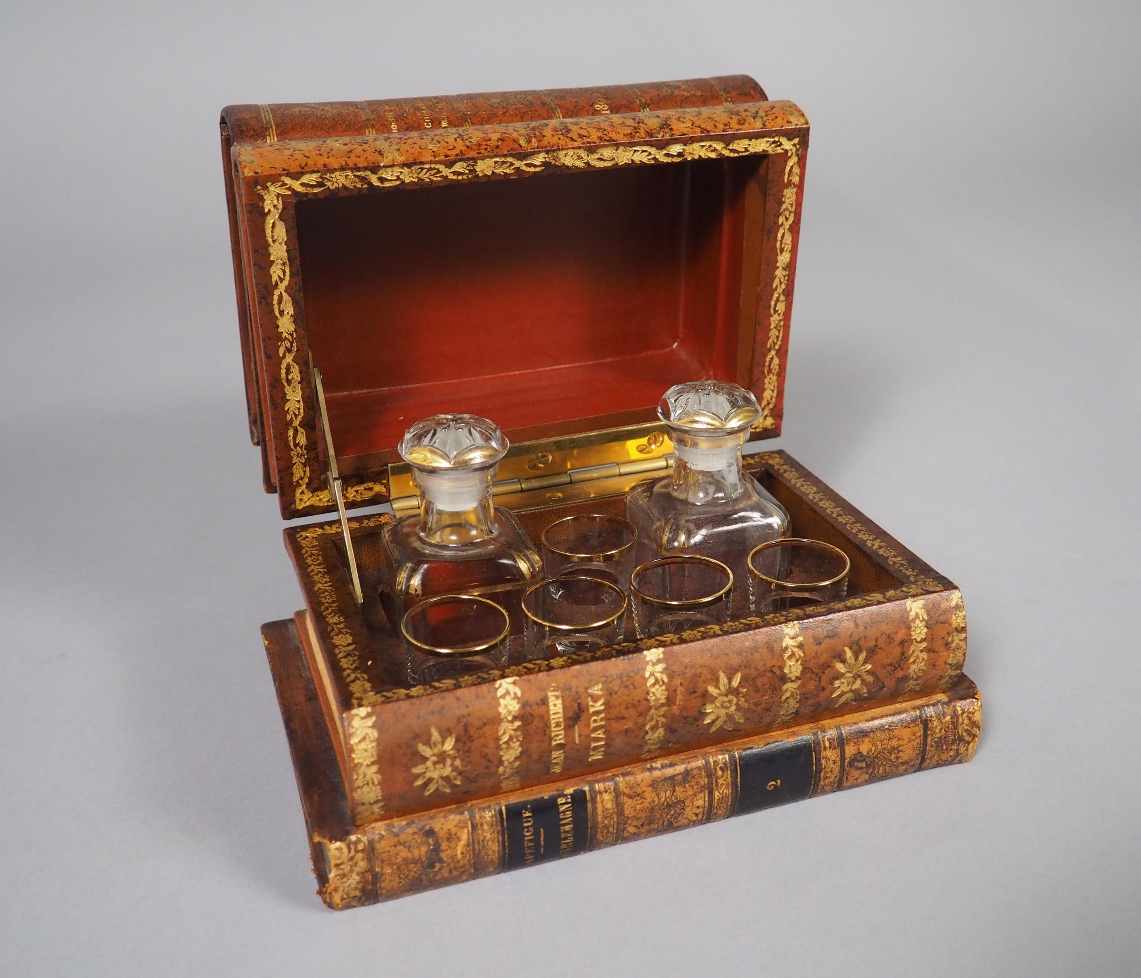 Französisch Leder Faux Buch Stack Cave ein Likör, CIRCA 1900 im Angebot 13