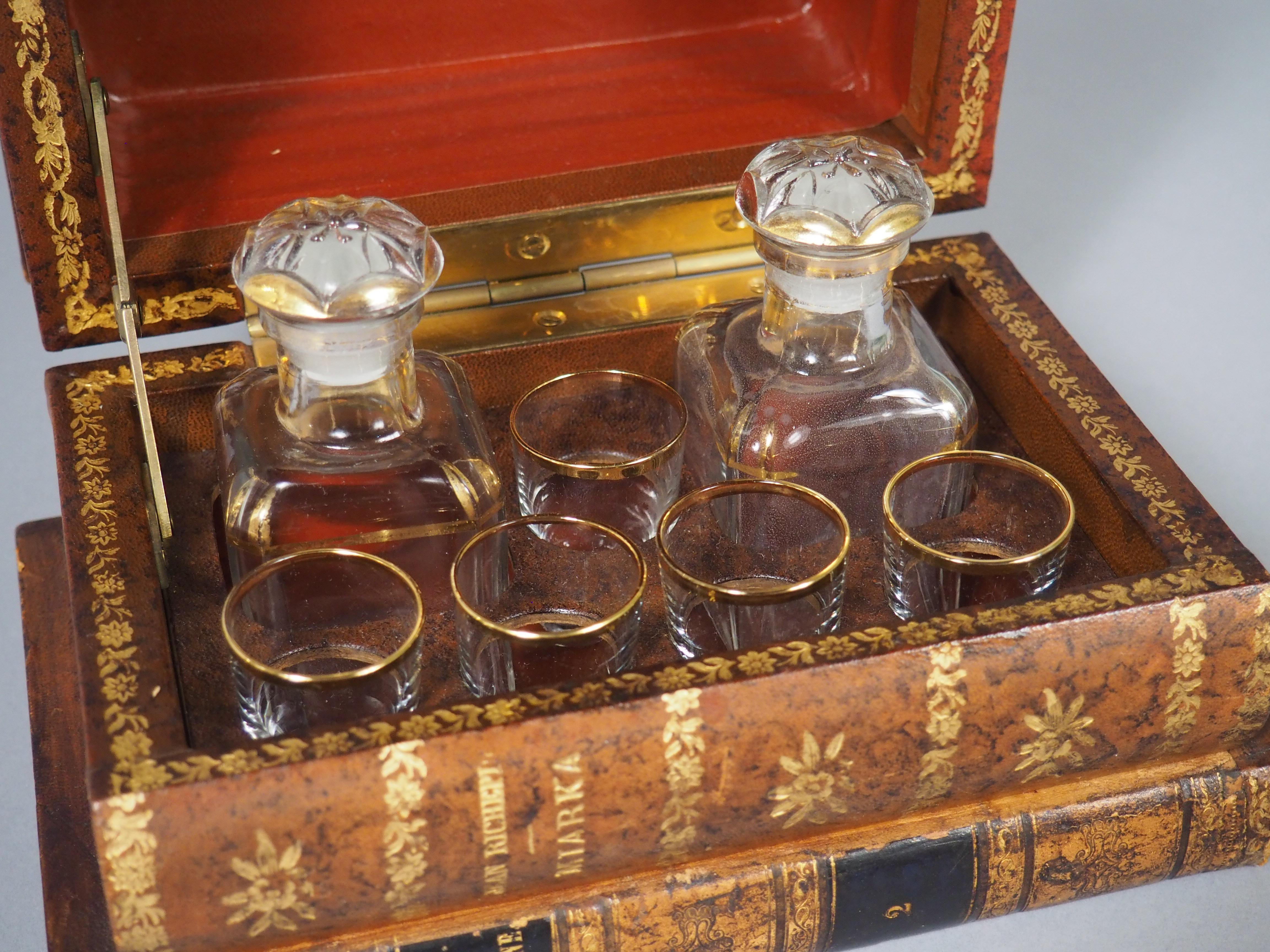 Französisch Leder Faux Buch Stack Cave ein Likör, CIRCA 1900 (Metall) im Angebot