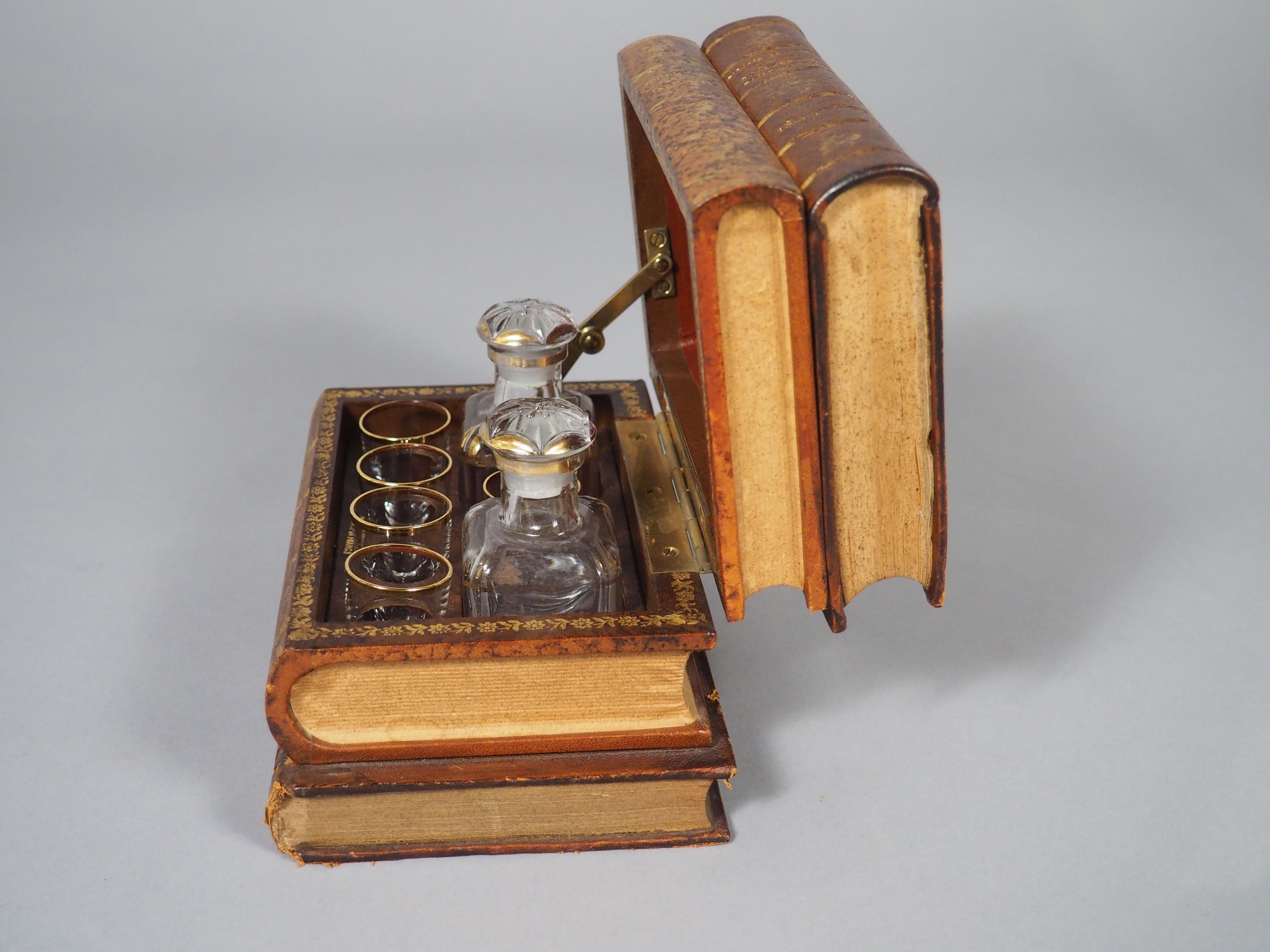 Französisch Leder Faux Buch Stack Cave ein Likör, CIRCA 1900 im Angebot 2