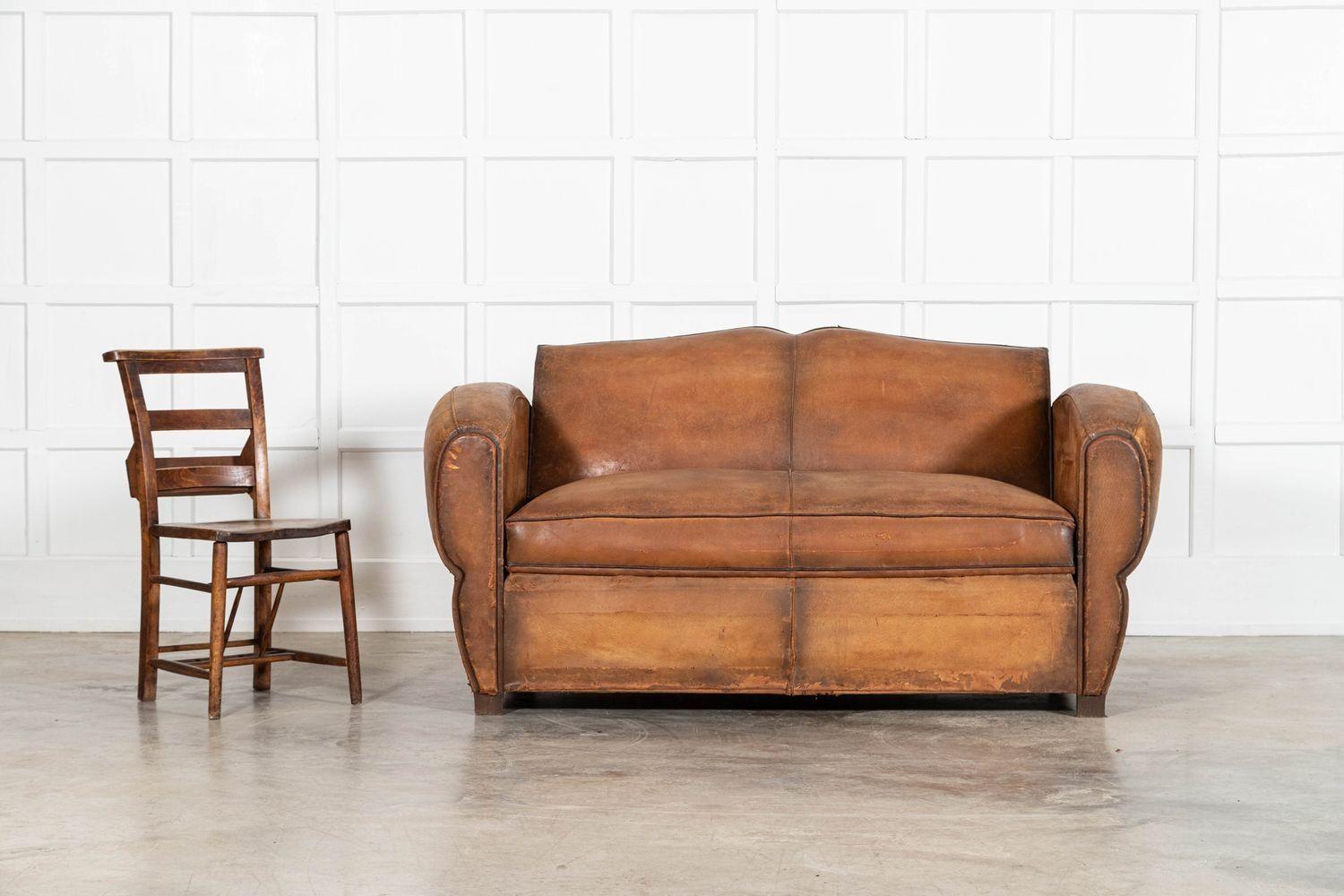 French Leather Moustache Back Club Sofa Bed In Good Condition For Sale In Staffordshire, GB