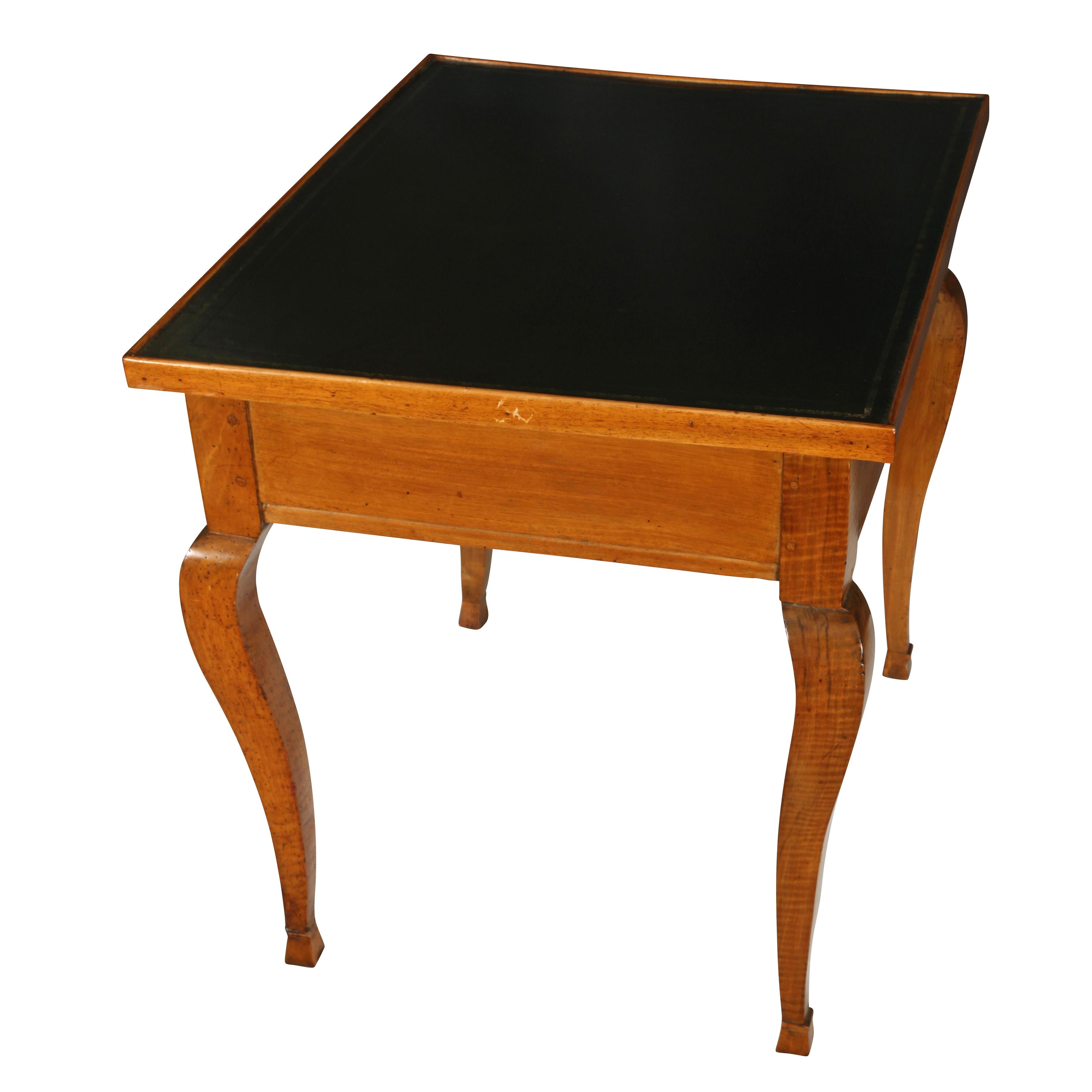 Louis XV Table d'écriture française à plateau en cuir en vente
