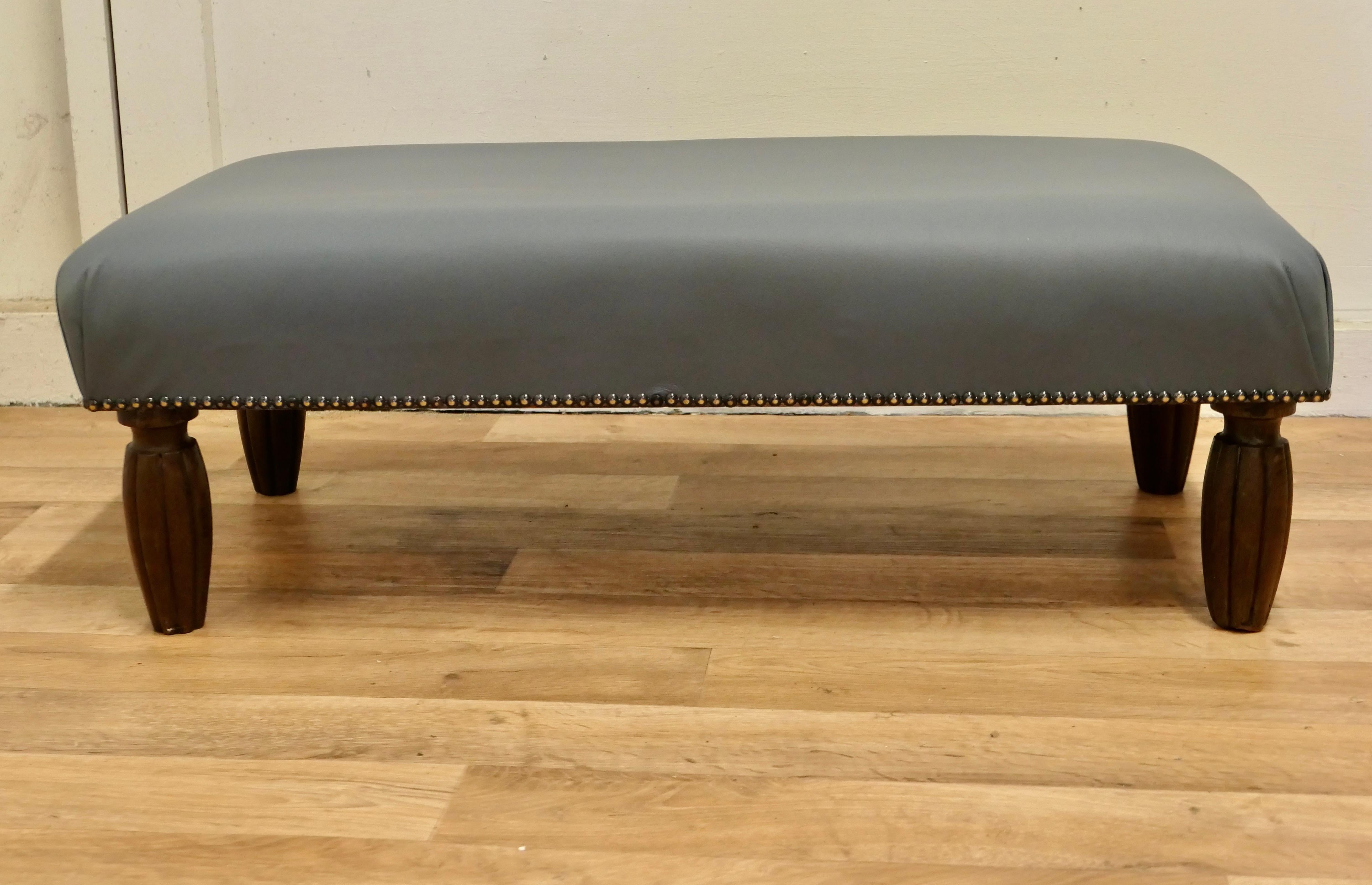 French Leather Upholstered Long Foot Stool In Good Condition For Sale In Chillerton, Isle of Wight